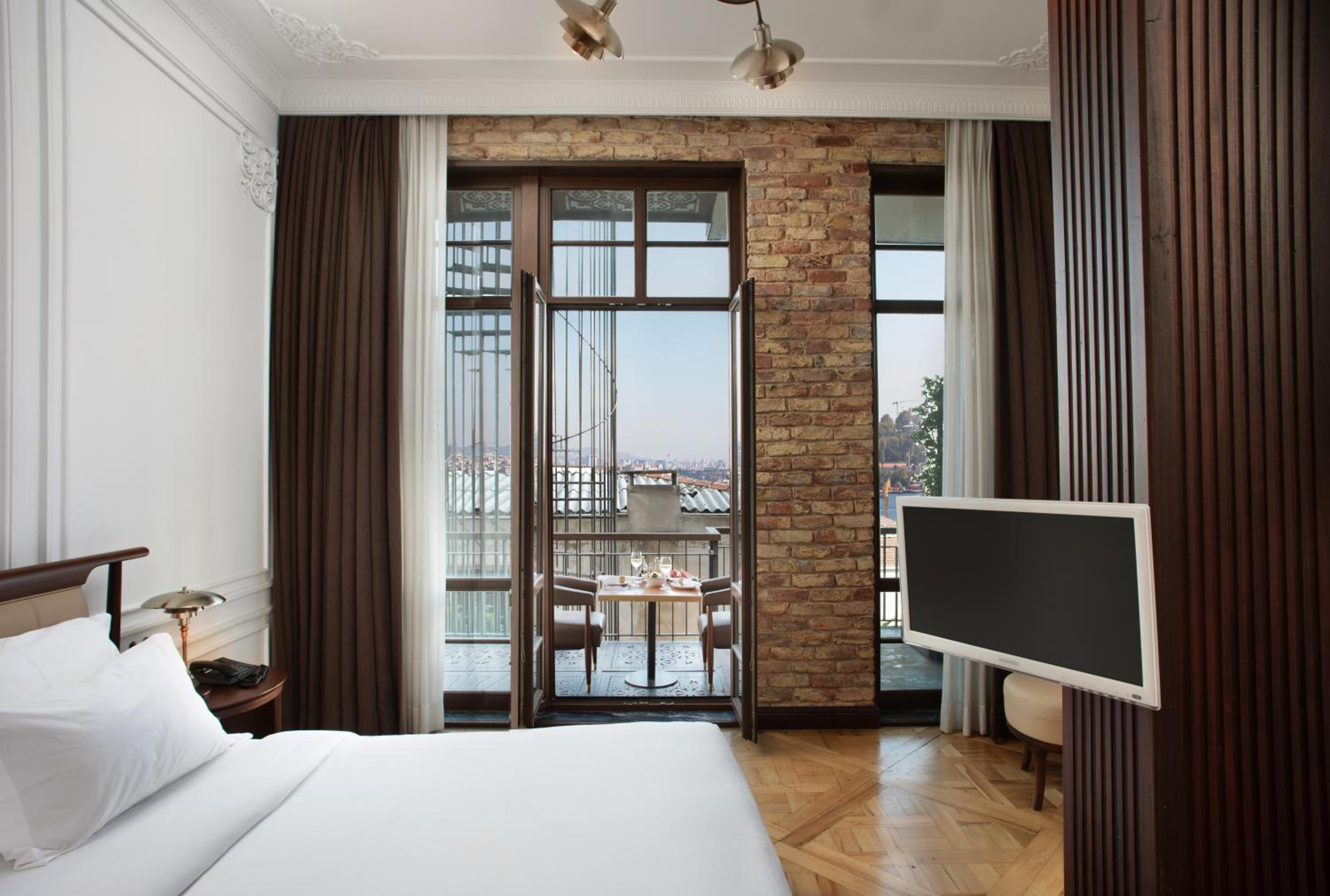 Deluxe Double Room with balcony and Garden View photo 1