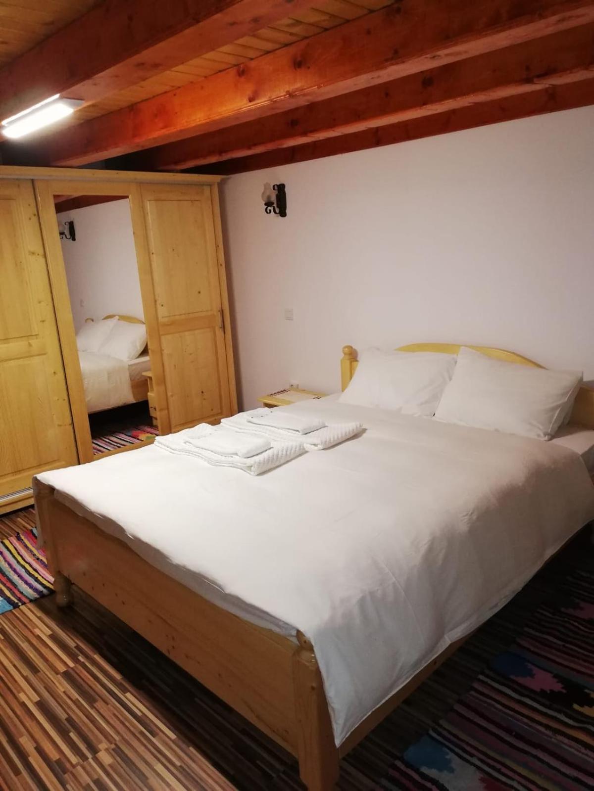 Double Room with Private Bathroom - Photo 15