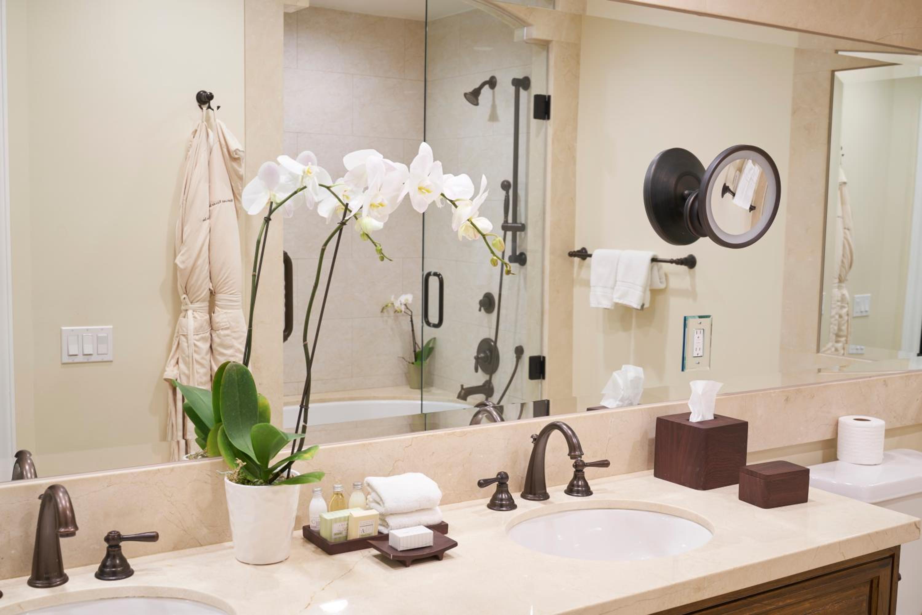 Queen Suite with Spa Bath - Photo 2