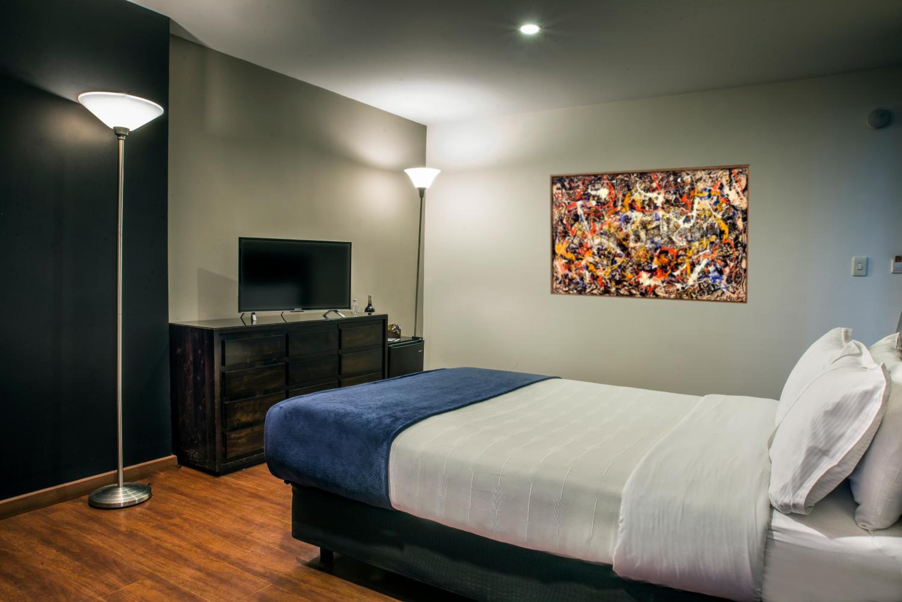 Standard Double Room - Photo 8