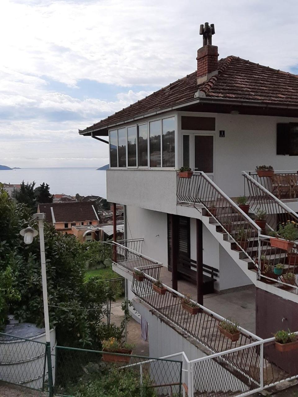 Apartment with Garden View