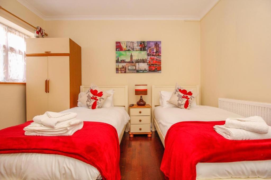 Twin Room with Bathroom