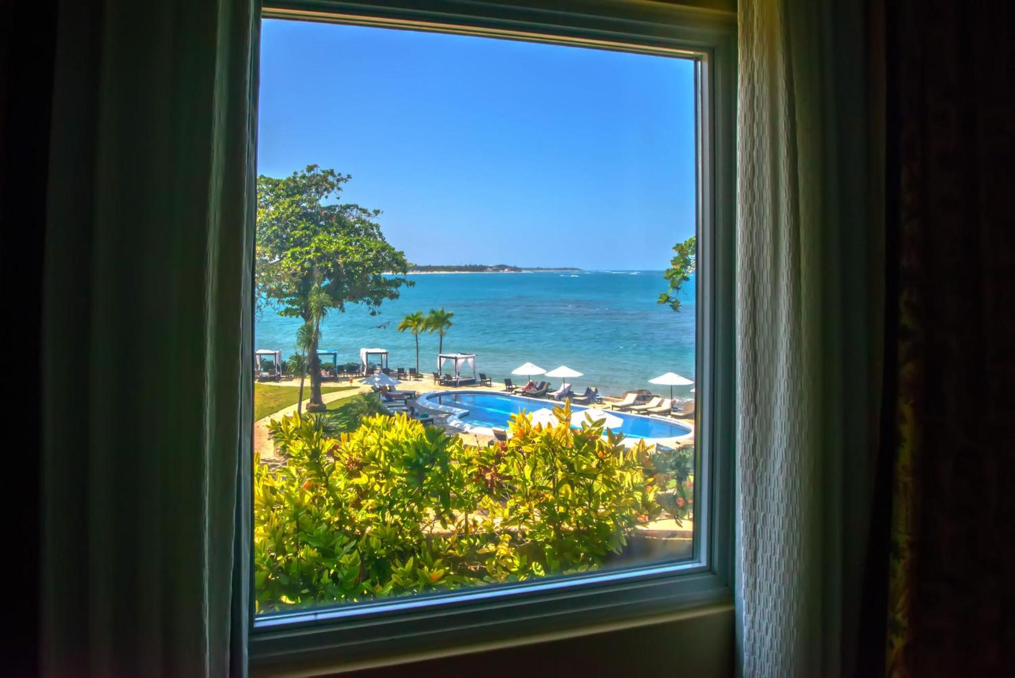Deluxe Room with Ocean View photo 2