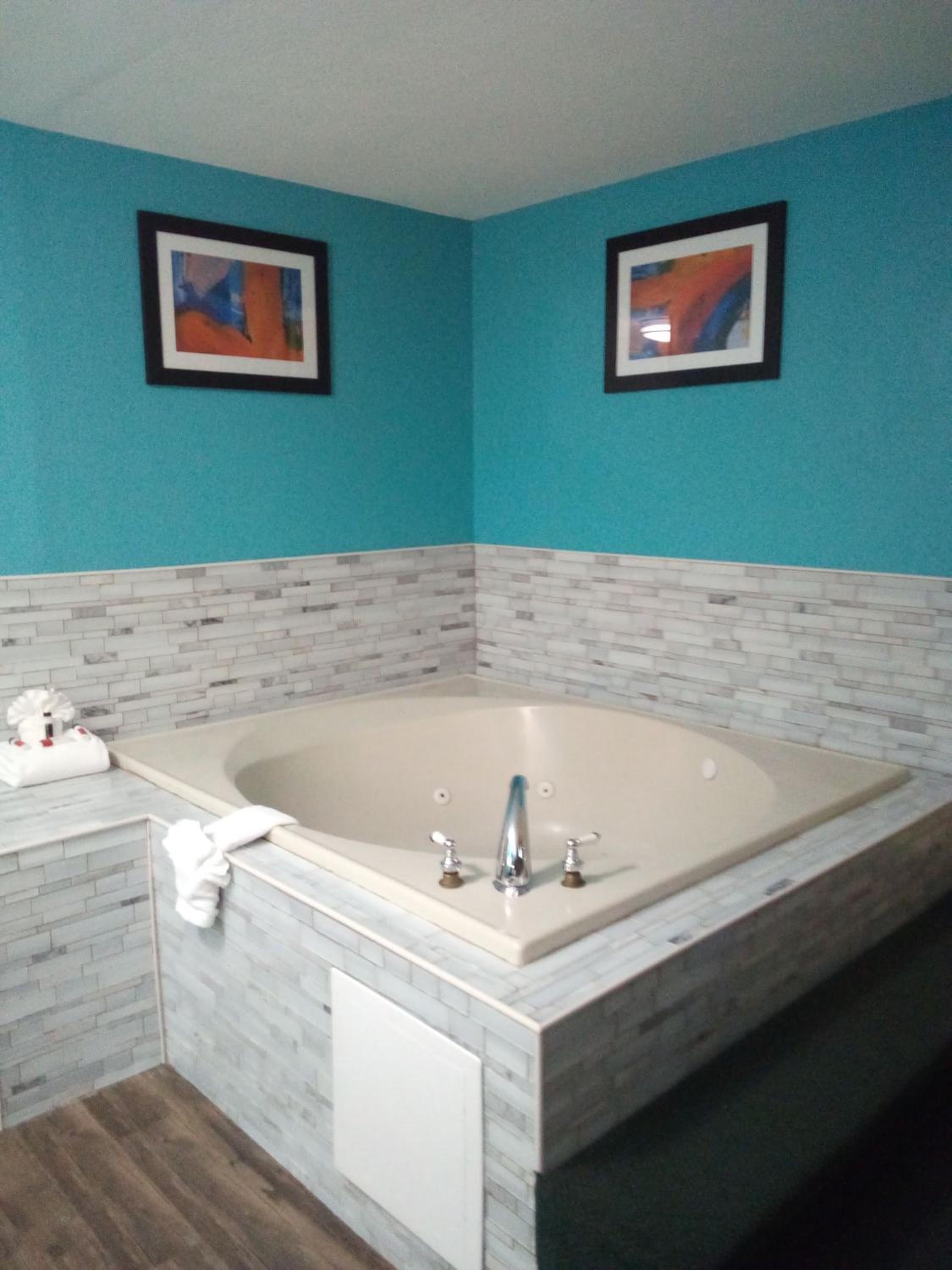 Standard Room with King Bed and Spa Bath Non-Smoking - Photo 6