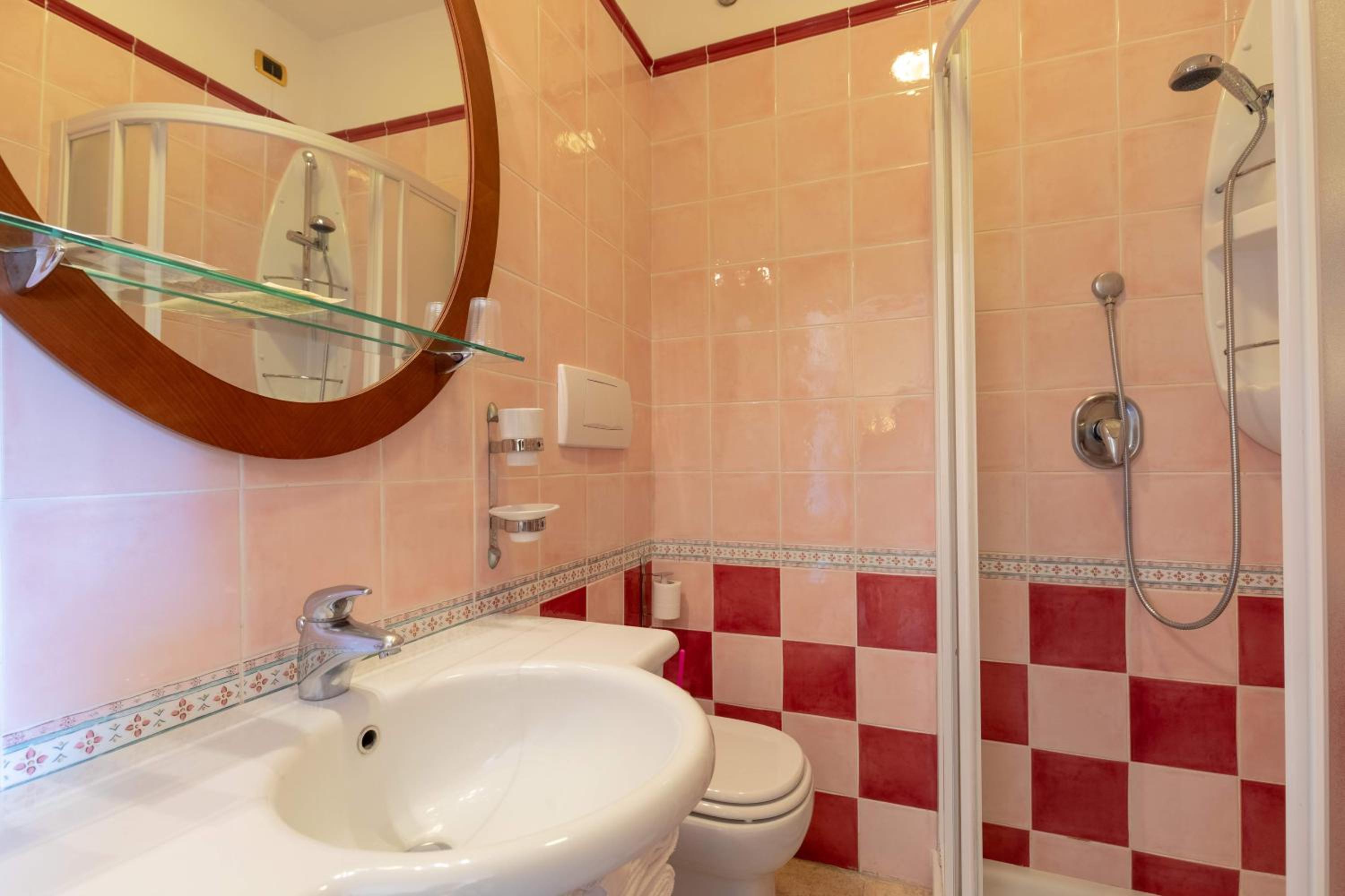 Standard Double Room - Photo 4
