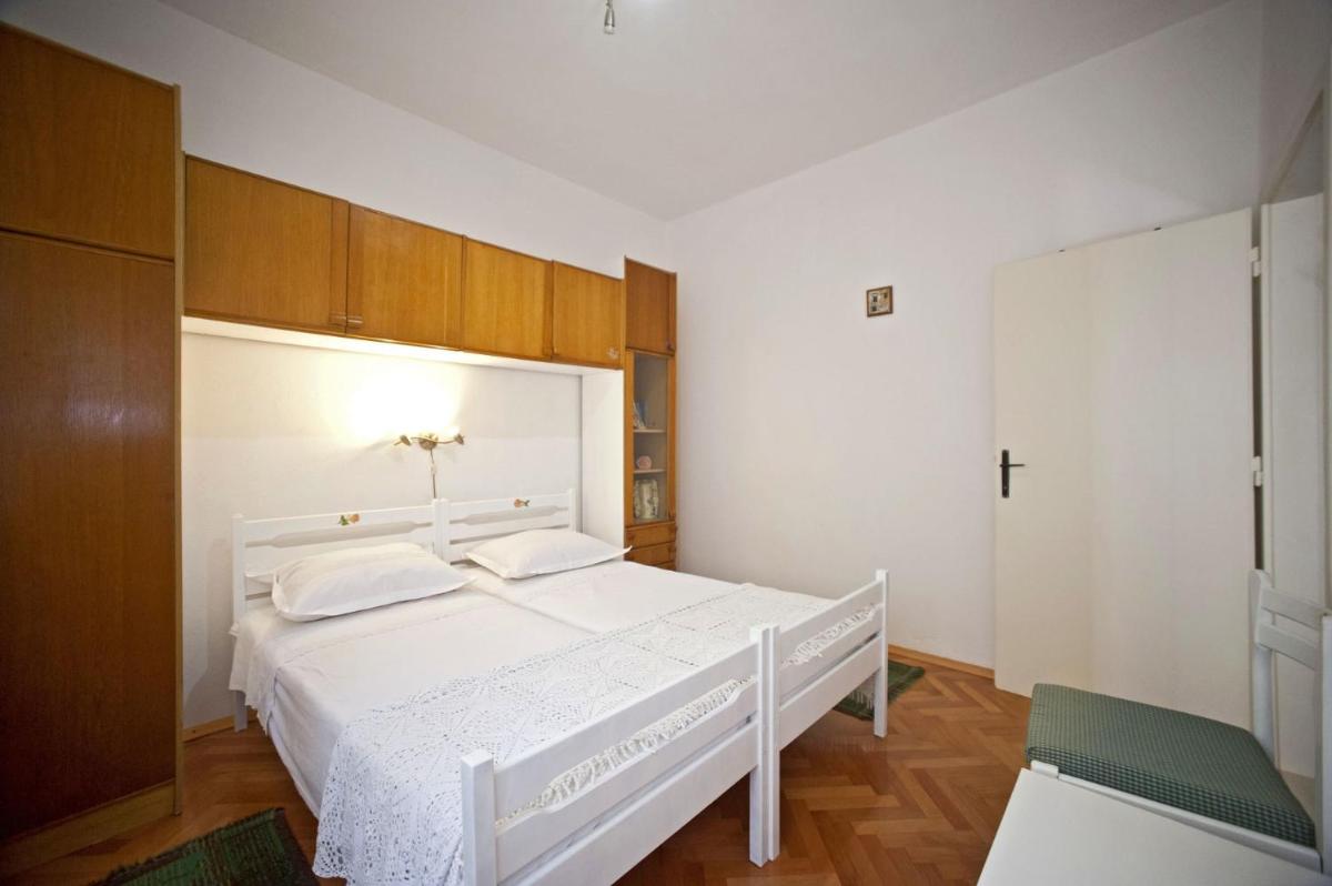 Three-Bedroom House photo 3