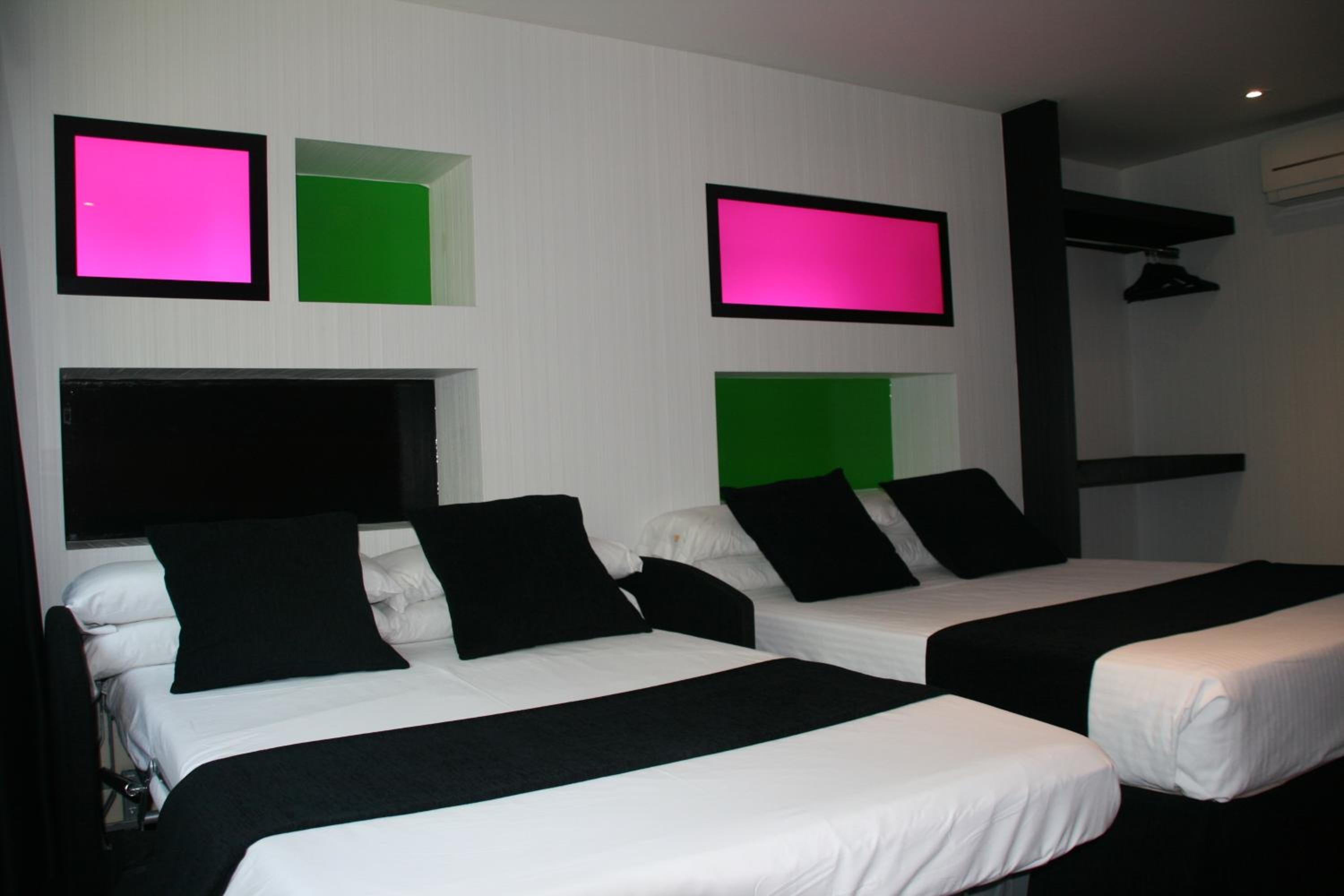Deluxe Triple Room - Photo 13