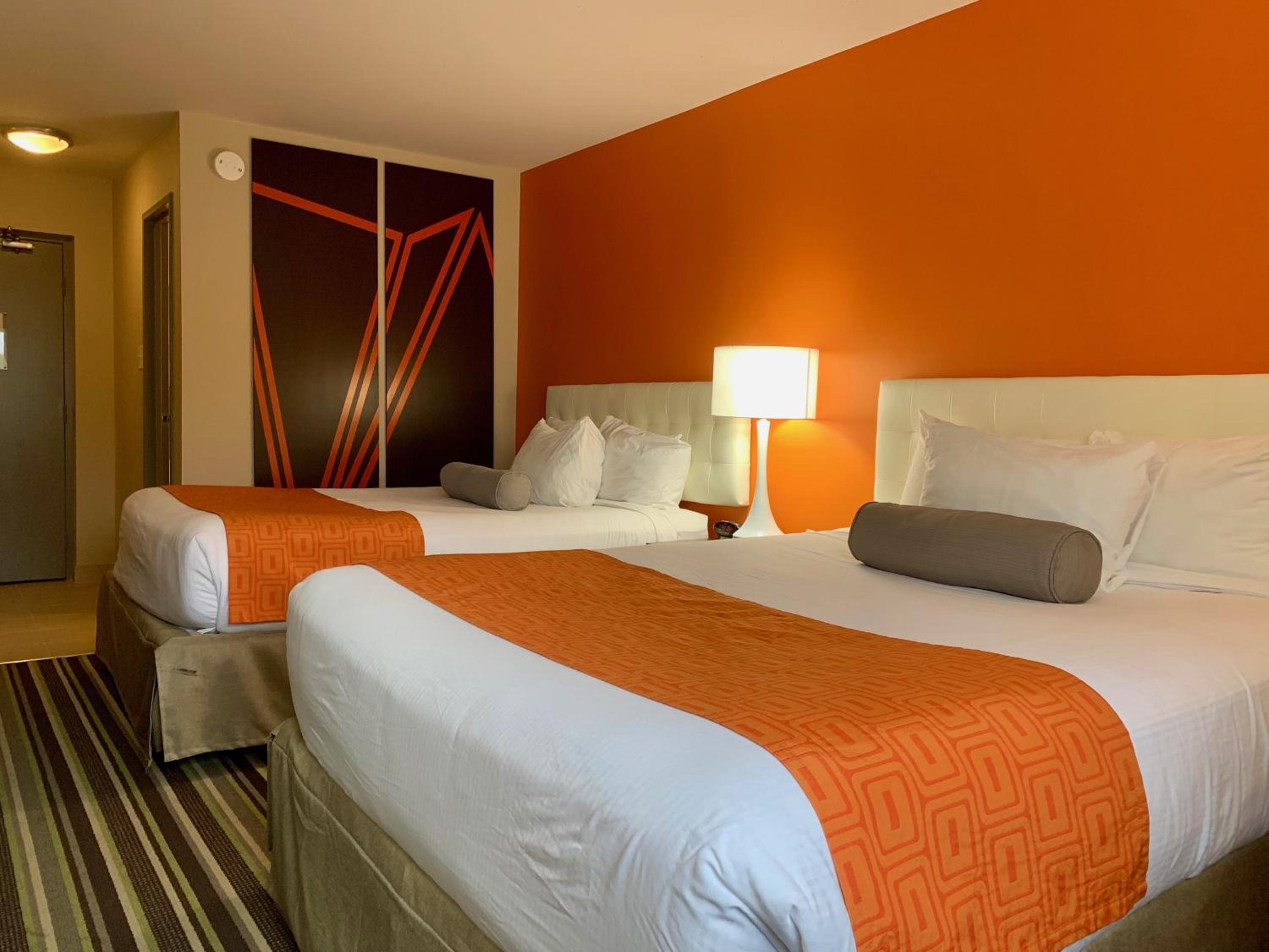 Queen Room with Two Queen Beds - Second Floor/Non-Smoking - Photo 3