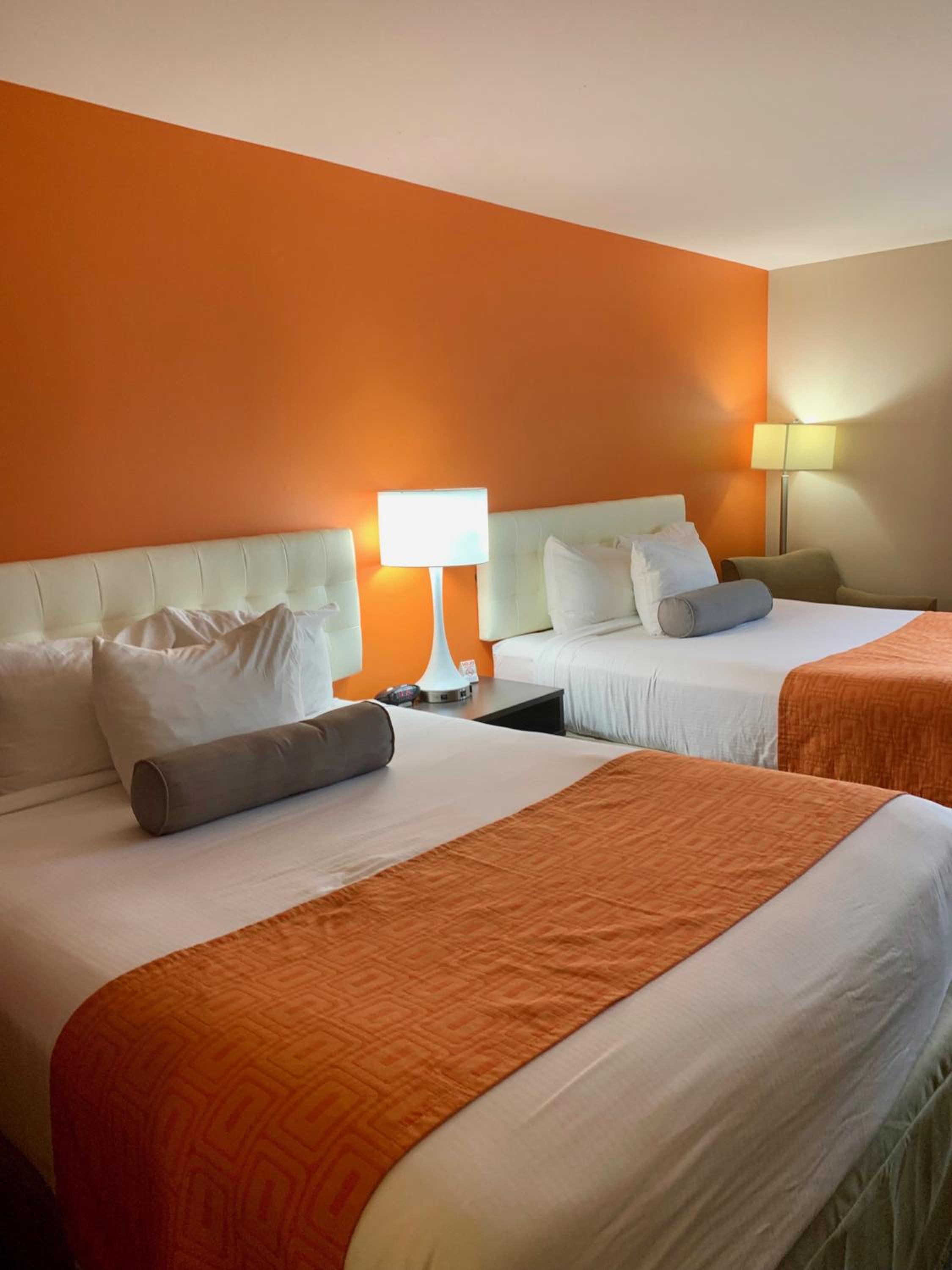 Queen Room with Two Queen Beds - Ground Floor/Non-Smoking/Outdoor Private Entrance - Photo 10