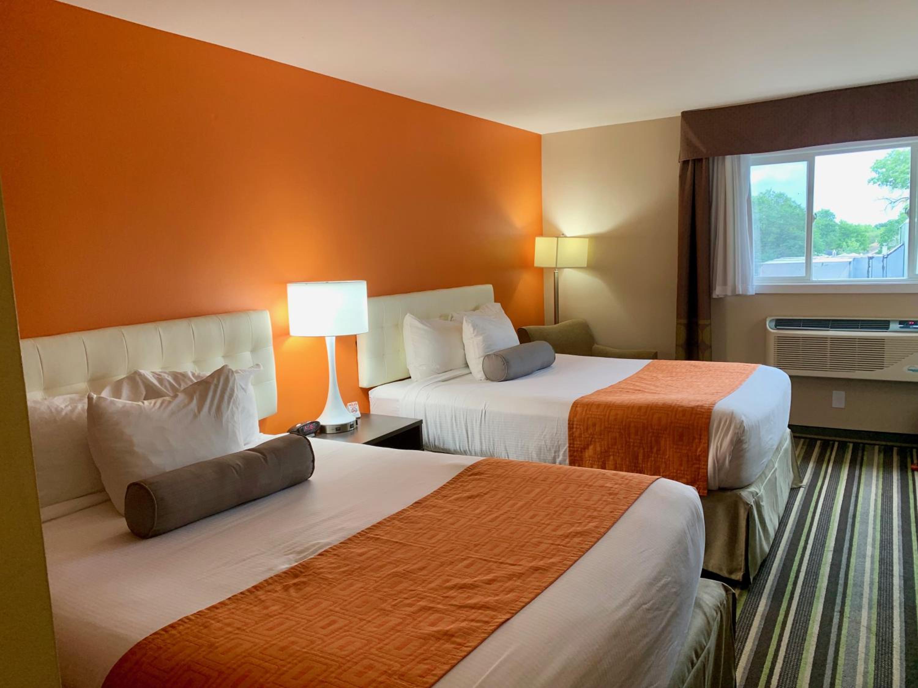 Queen Room with Two Queen Beds - Ground Floor/Non-Smoking/Outdoor Private Entrance - Photo 3