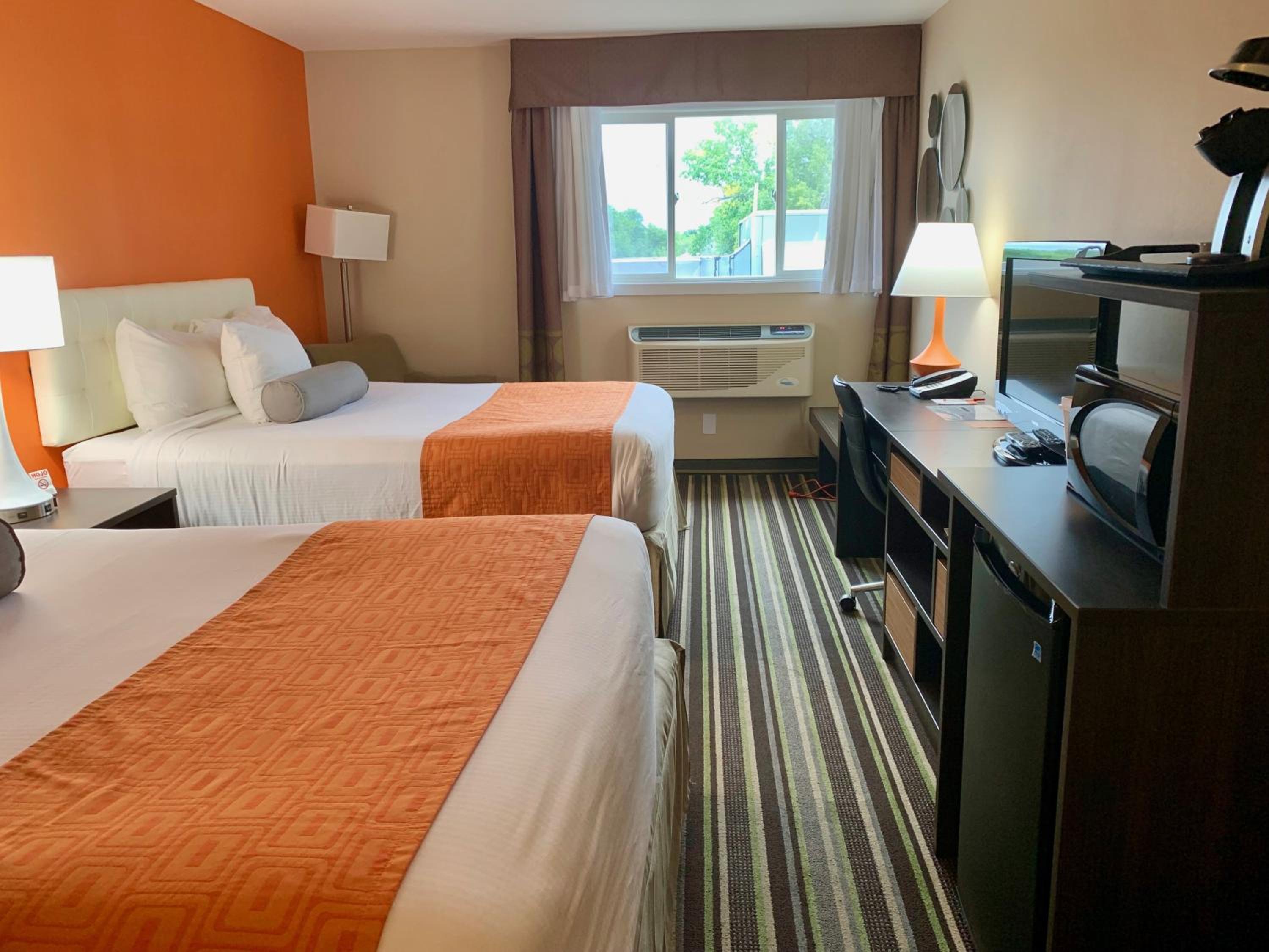 Queen Room with Two Queen Beds - Second Floor/Non-Smoking - Photo 6