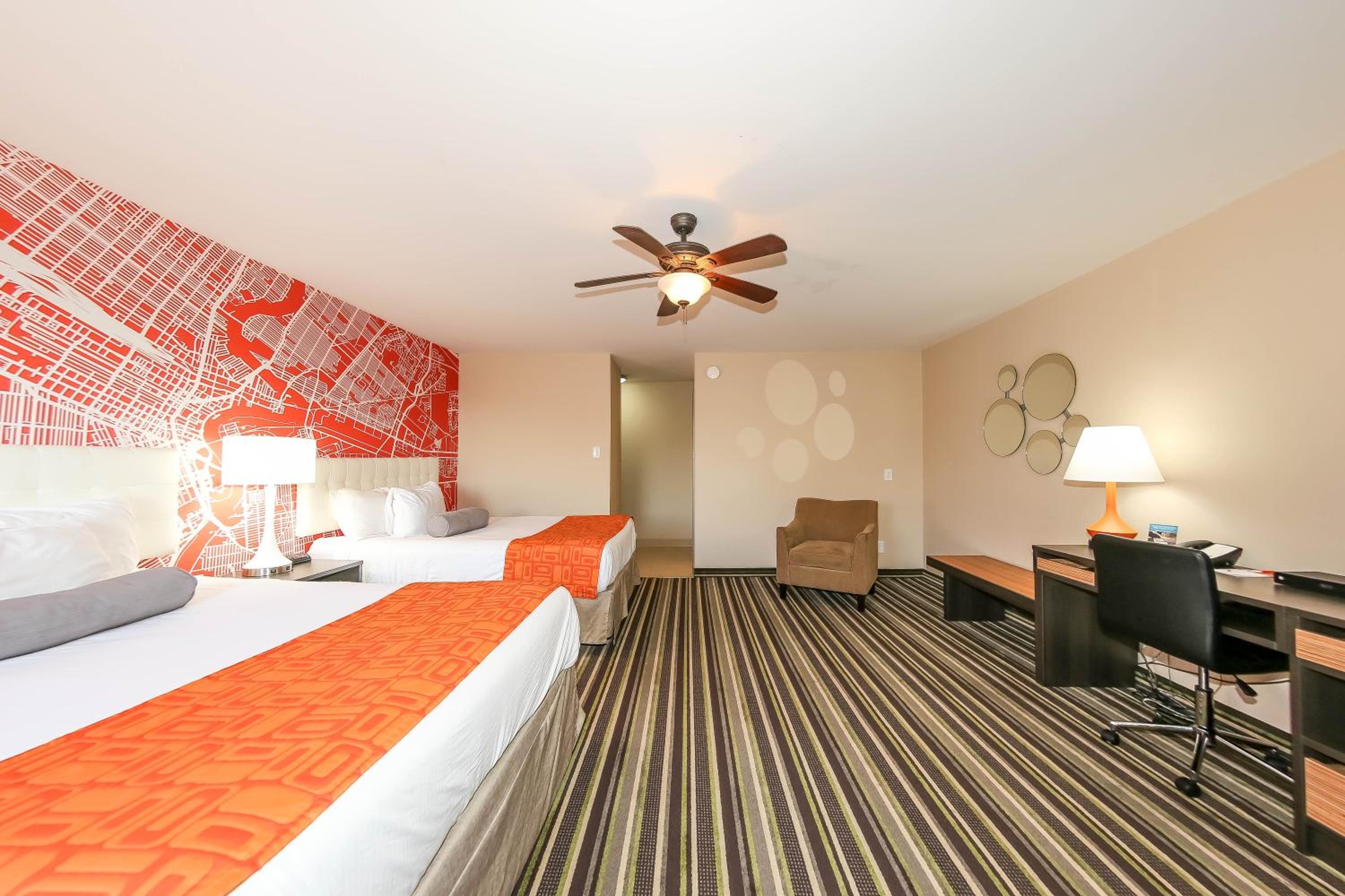 Business Queen Room with Two Queen Beds - Second Floor/Non-Smoking - Photo 11