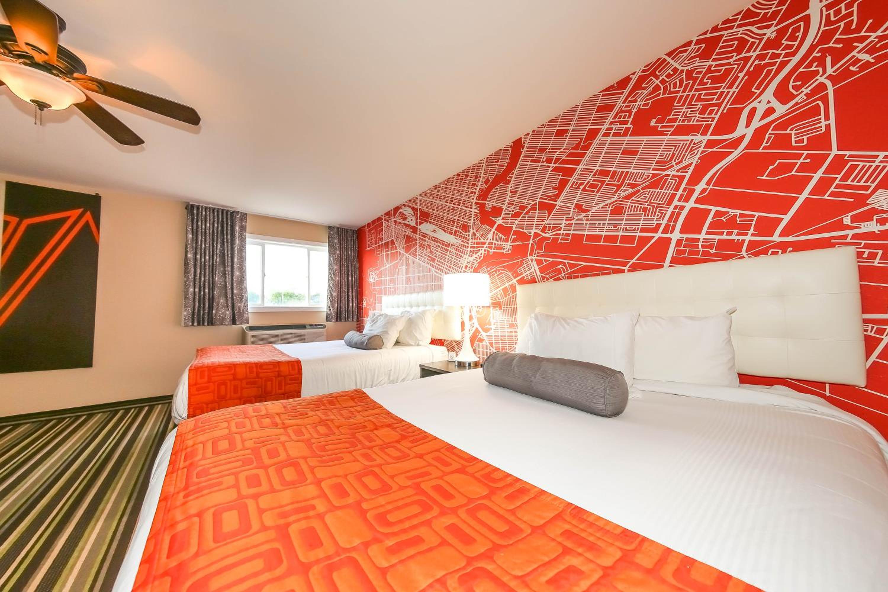 Business Queen Room with Two Queen Beds - Second Floor/Non-Smoking - Photo 2