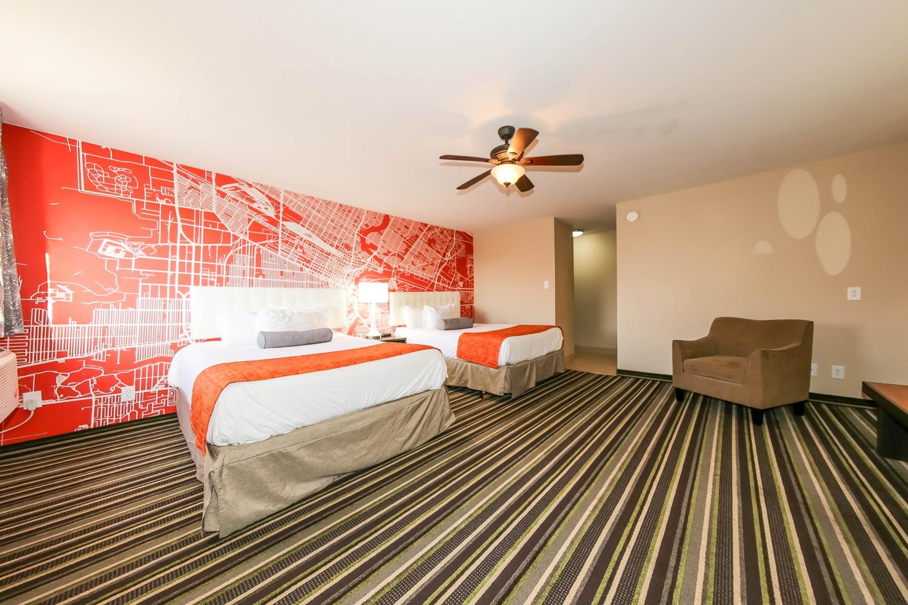Business Queen Room with Two Queen Beds - Second Floor/Non-Smoking - Photo 12