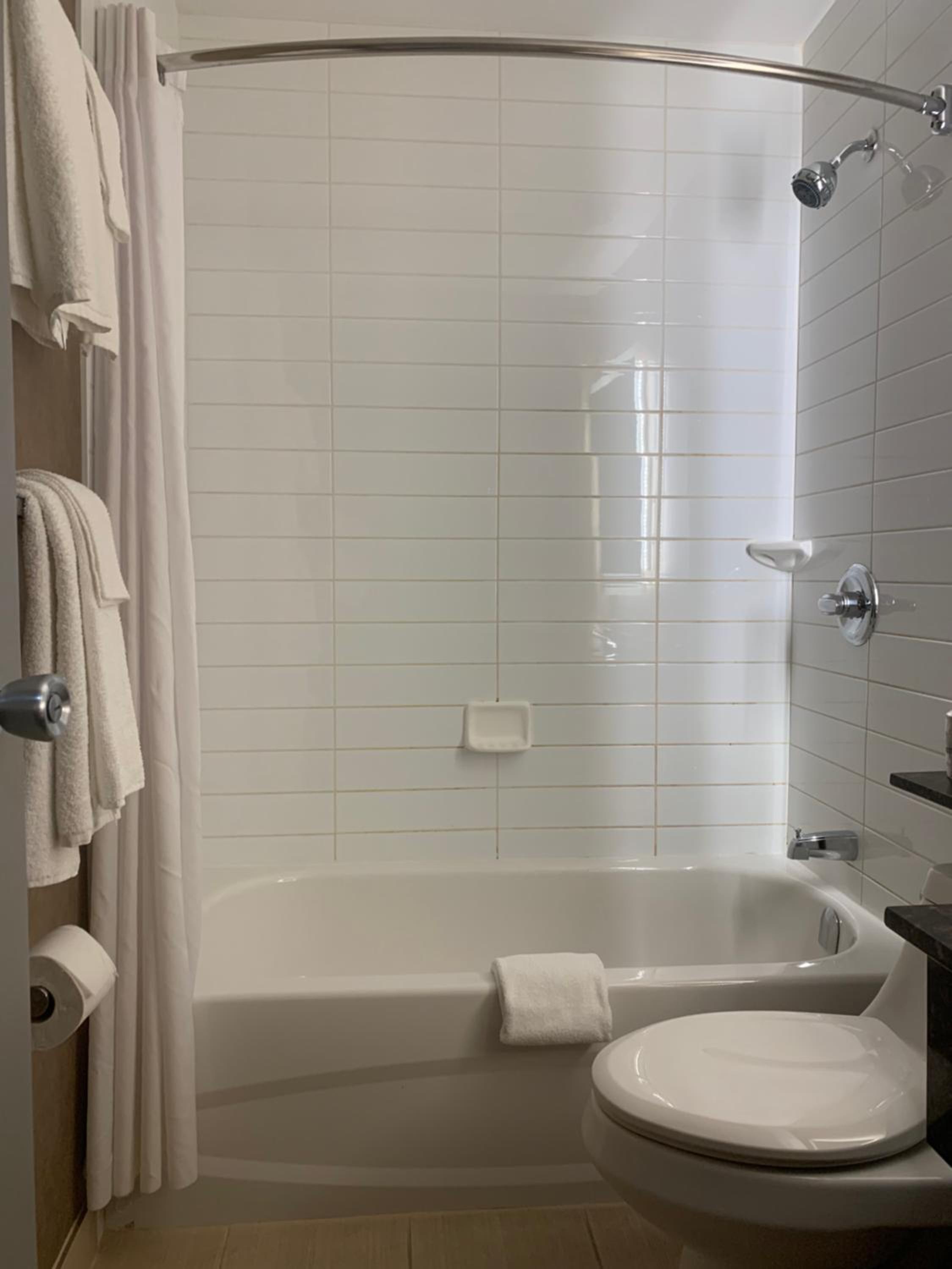 Queen Room with Two Queen Beds - Second Floor/Non-Smoking - Photo 5