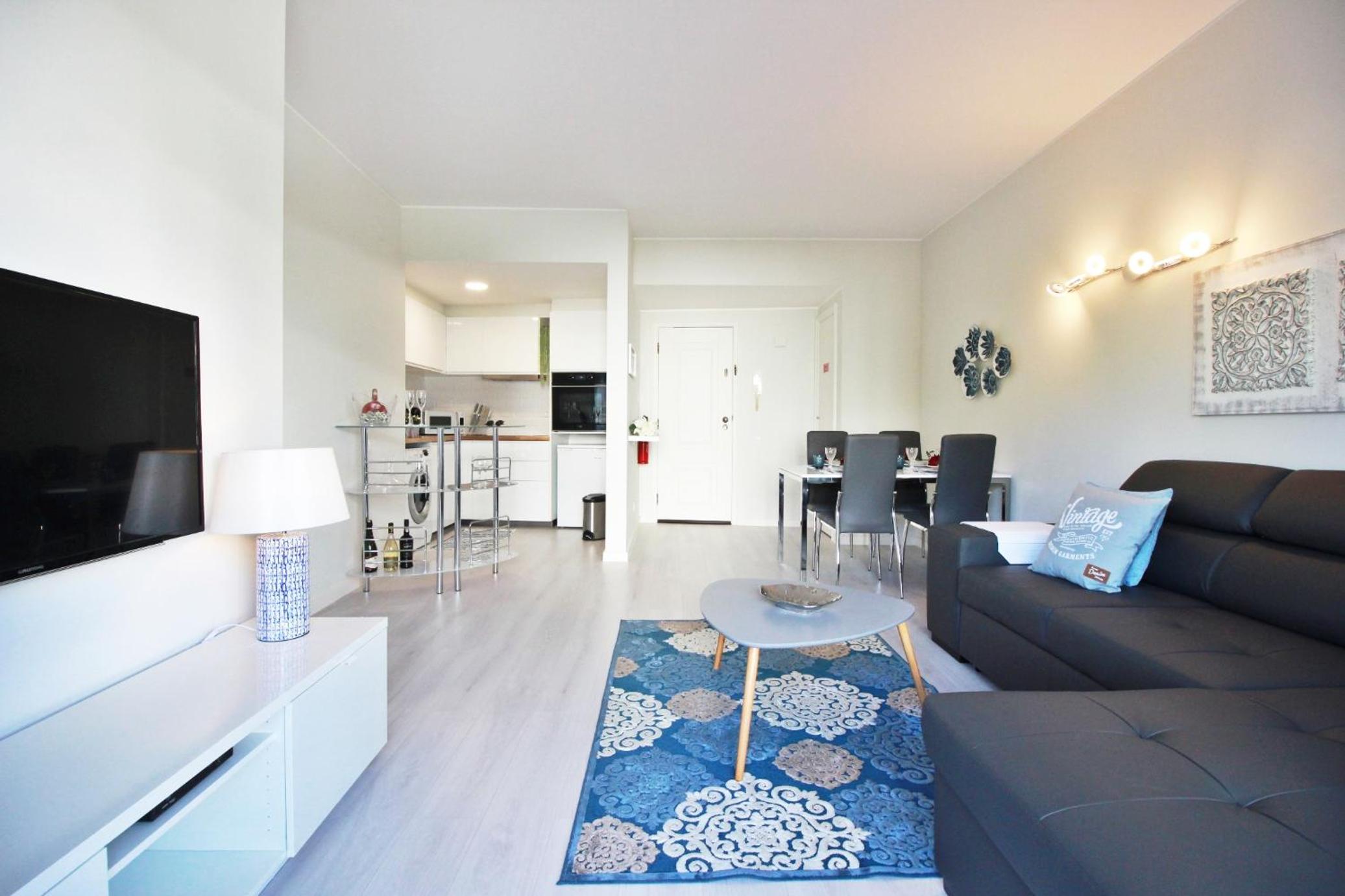 One-Bedroom Apartment photo 1
