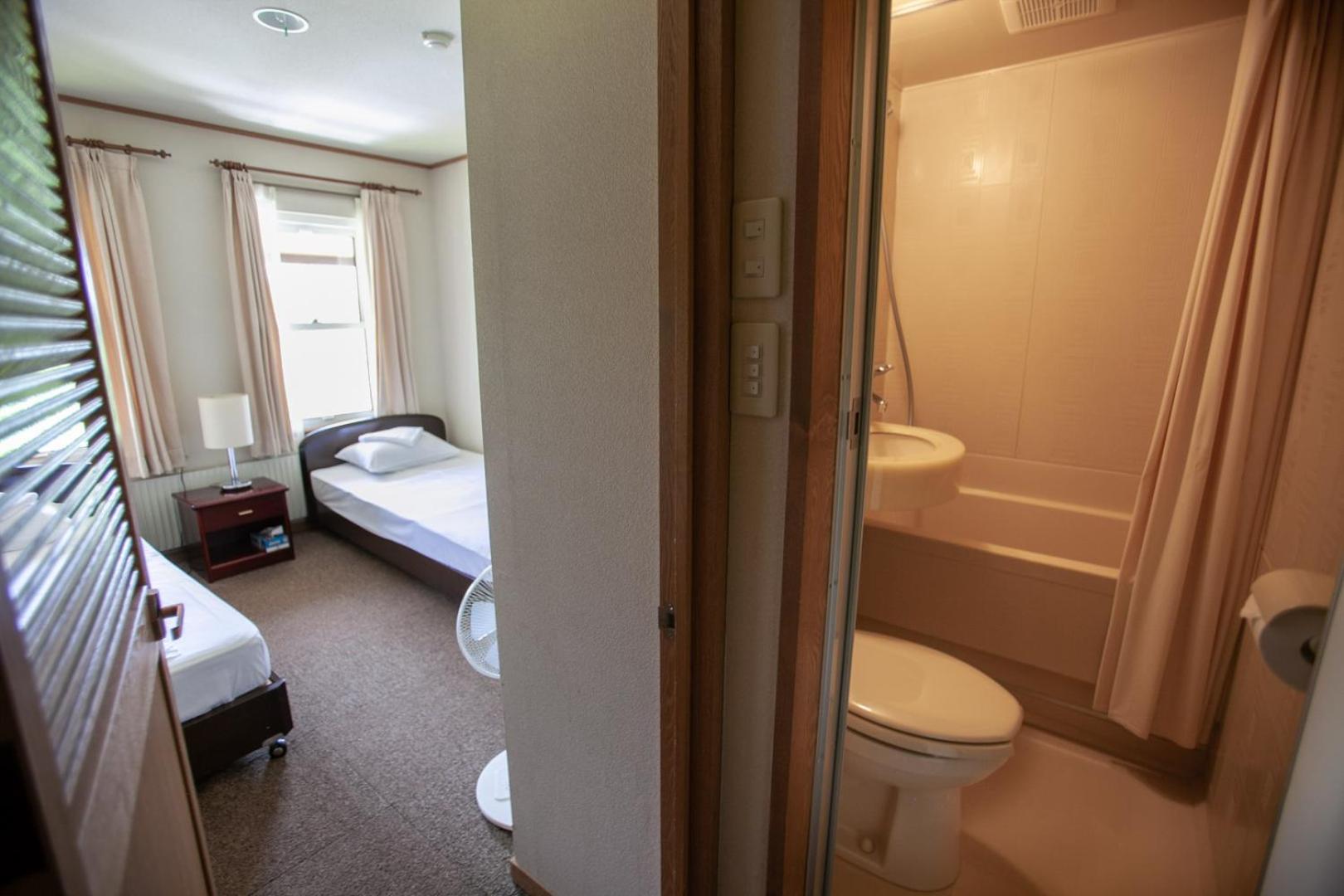 Twin Room with Private Bathroom - Photo 3