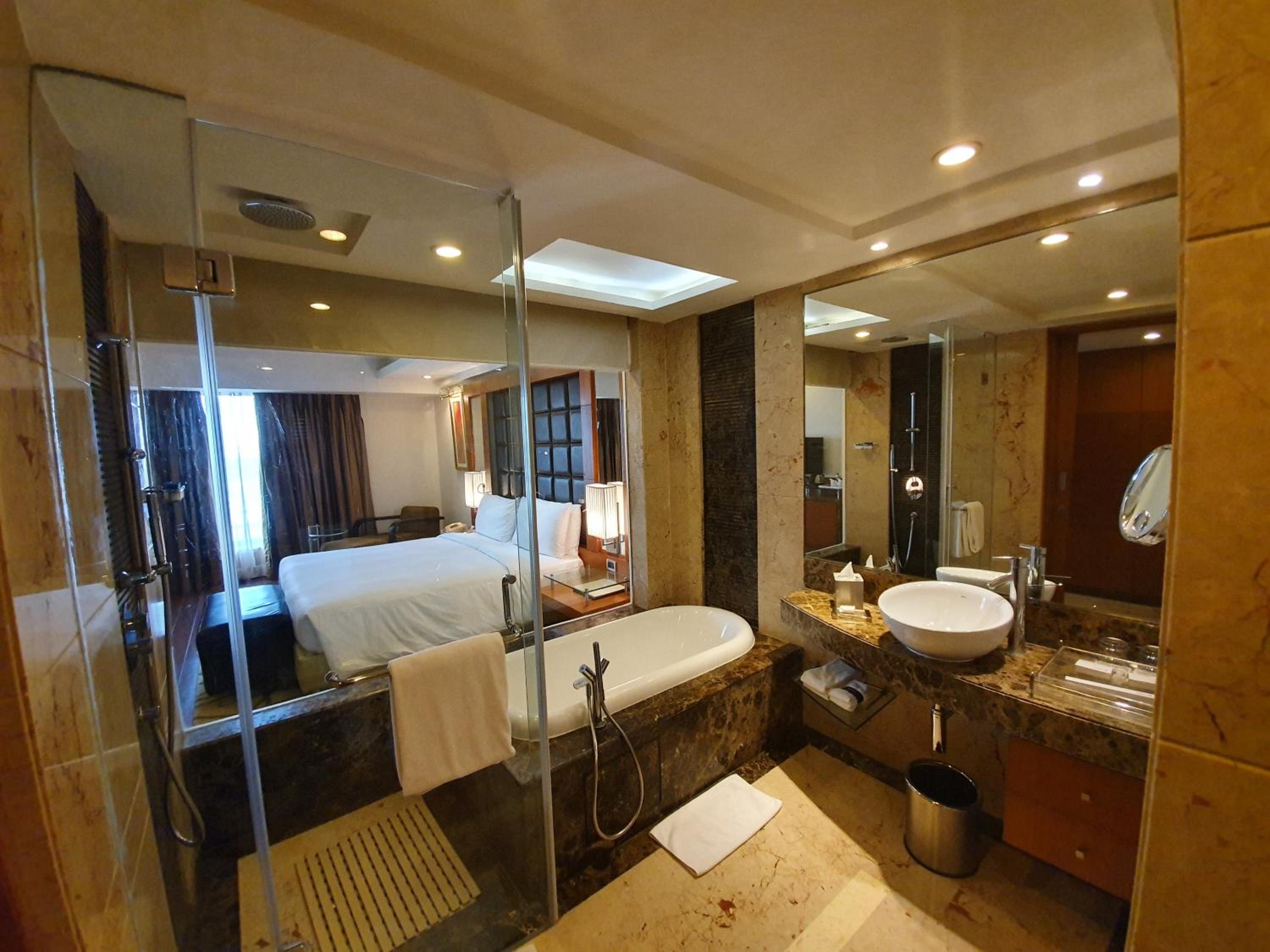 Junior Suite with Happy Hours 01:00 PM to 06:00 PM 1+1 ,Airport Transfers,Early Check In at 10 AM (Subject to availability), 20% Discount on Food & Beverage