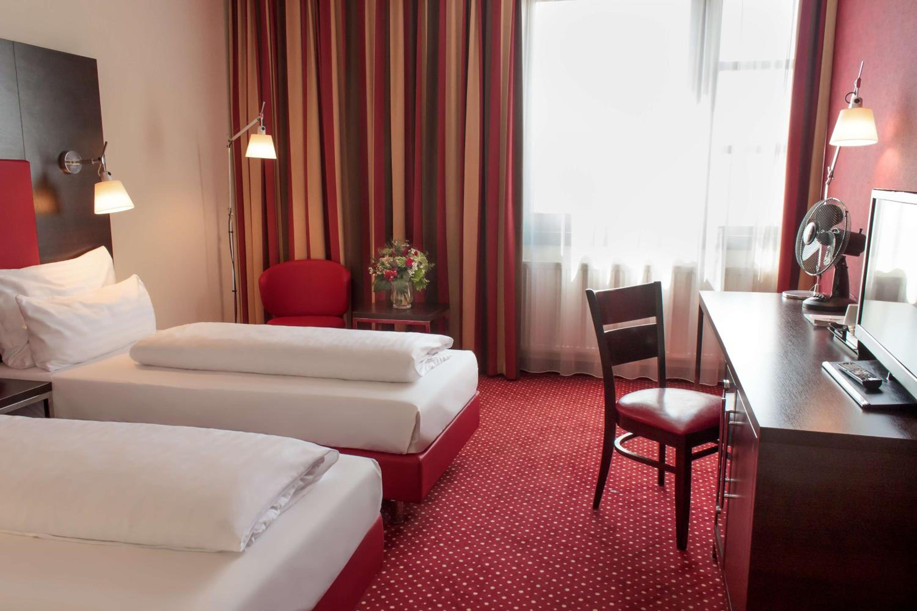 Standard Twin Room - Photo 2