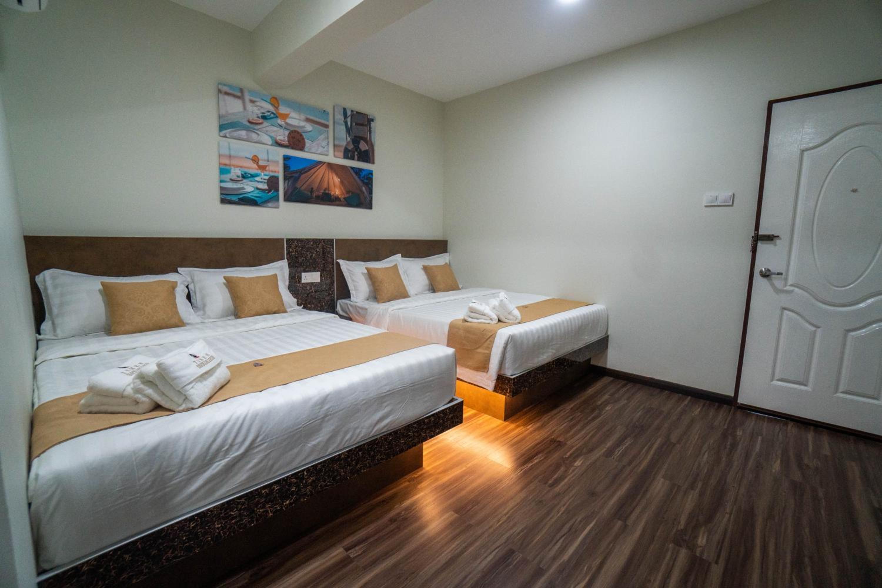 Quadruple Room with Balcony photo 3