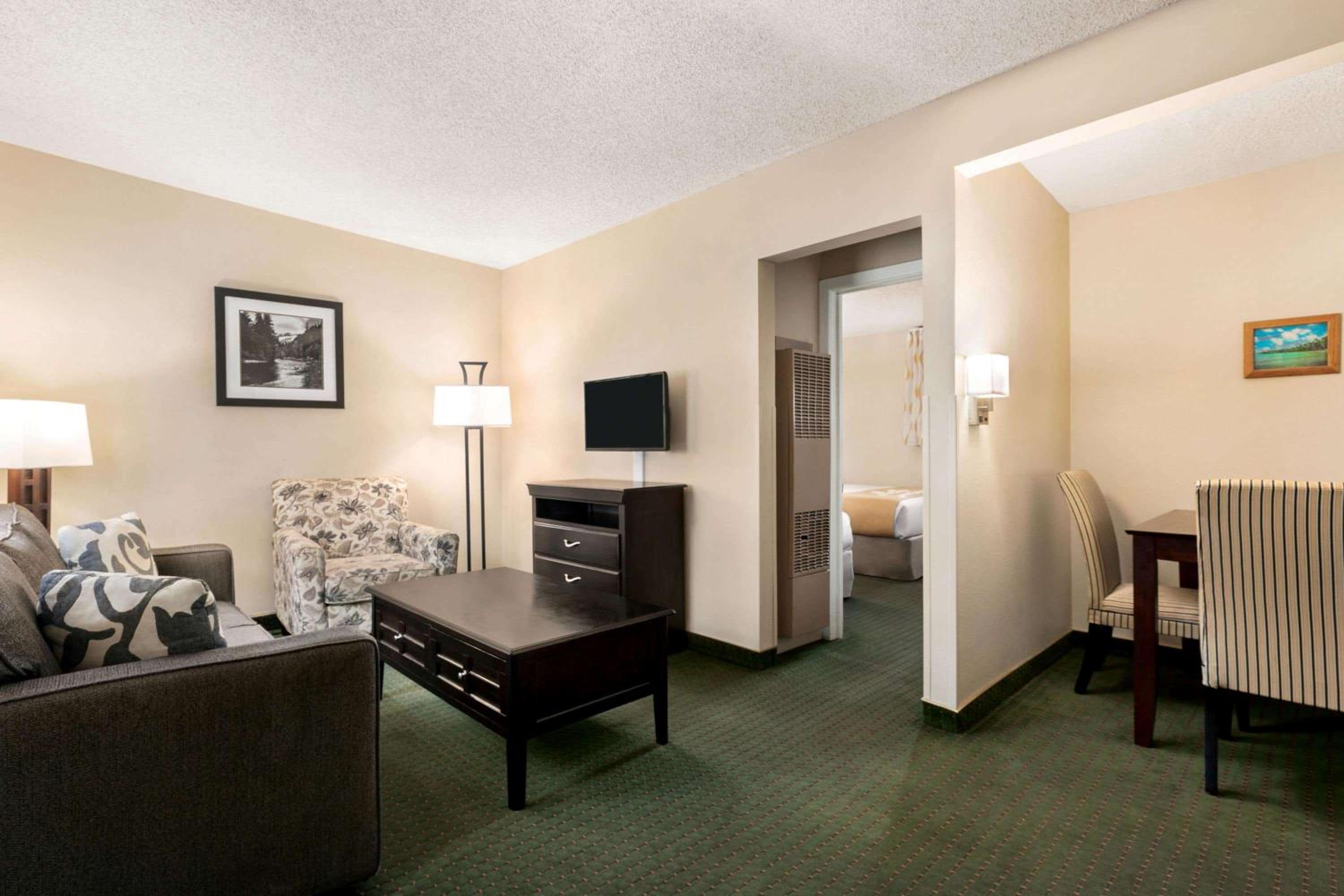 Two-Room Suite with Two Double Beds and One Queen Bed - First Floor/Non-Smoking - Photo 1