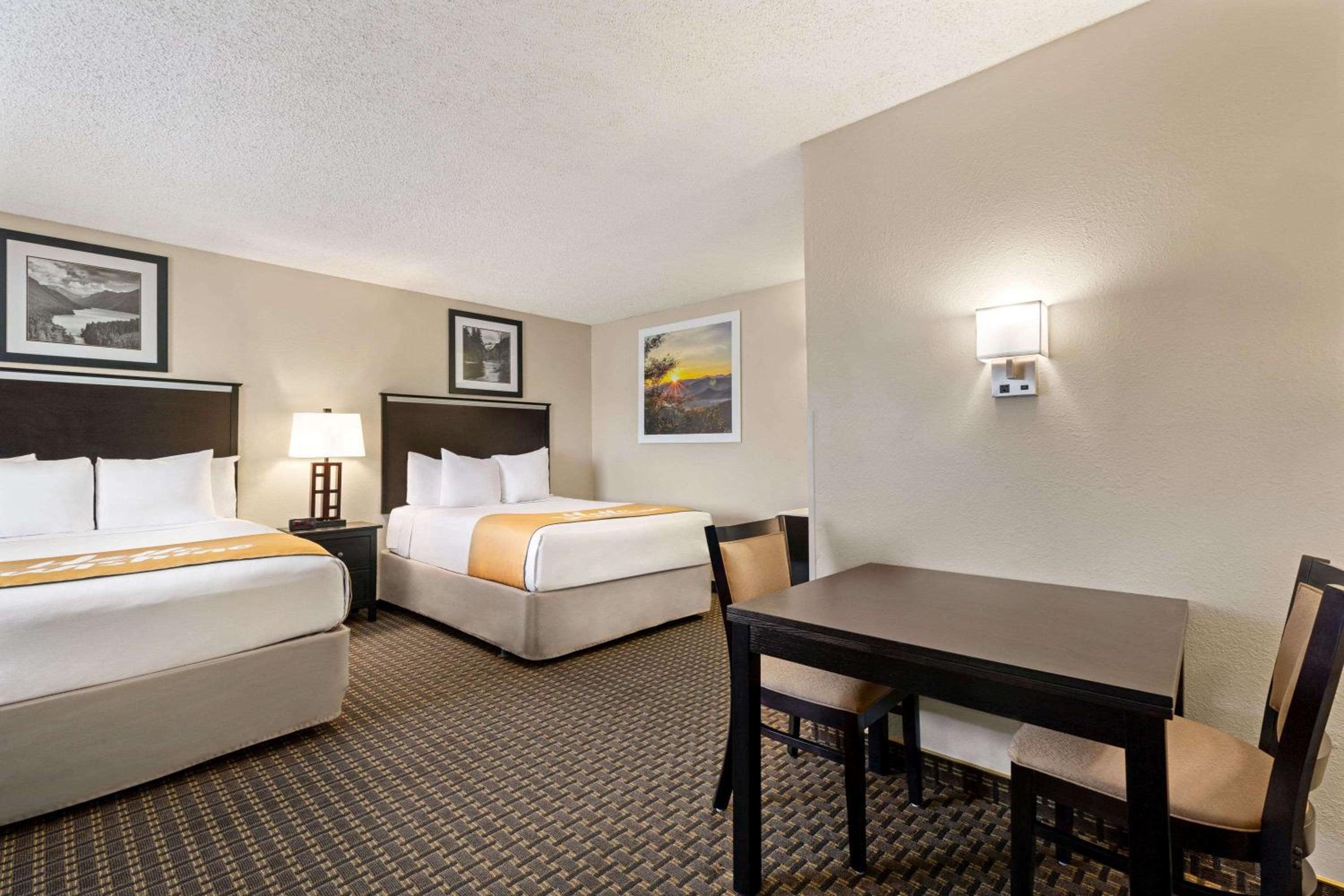 Queen Room with Two Queen Beds- Second Floor/Non-Smoking - Photo 1