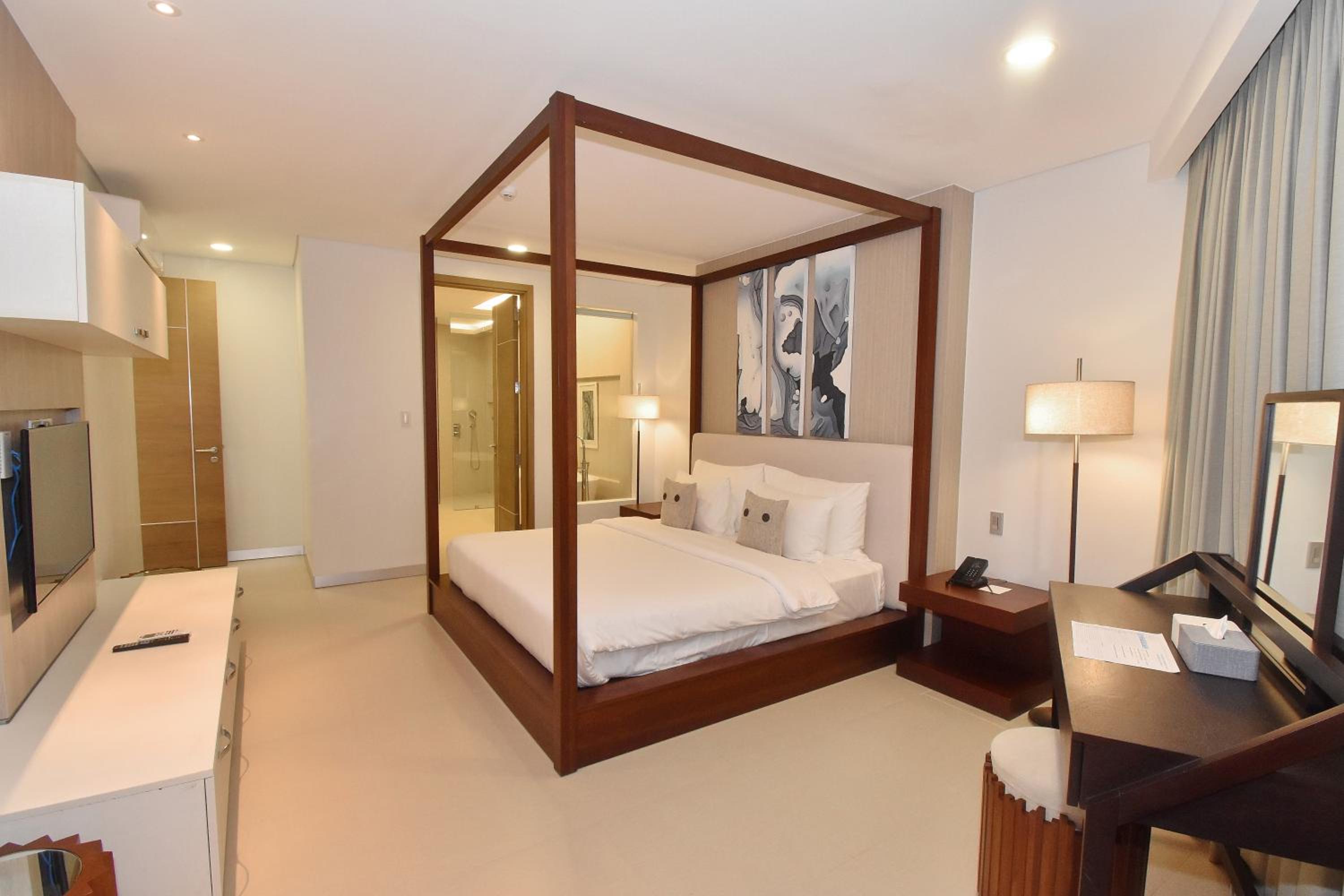 Premier Suite Two Bedroom Pool View - Photo 5
