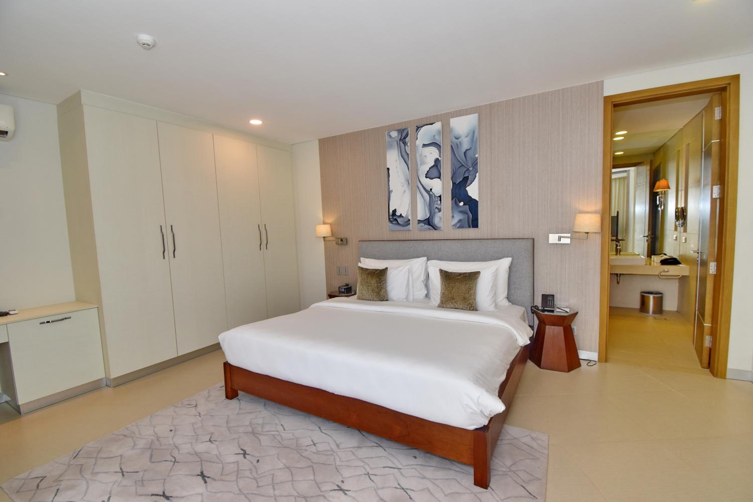 Premier Suite Two Bedroom Pool View - Photo 7