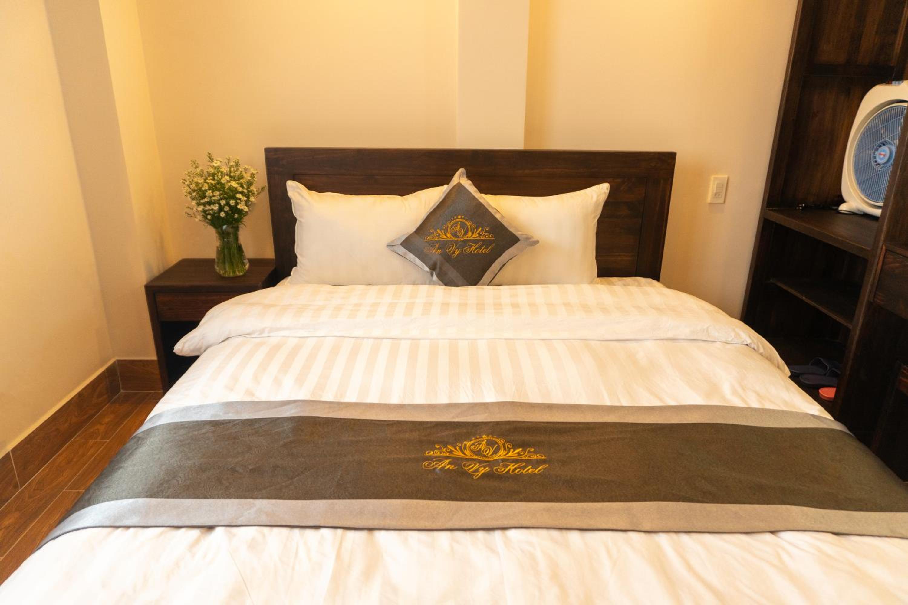 Deluxe Room (2 Adults + 1 Child)