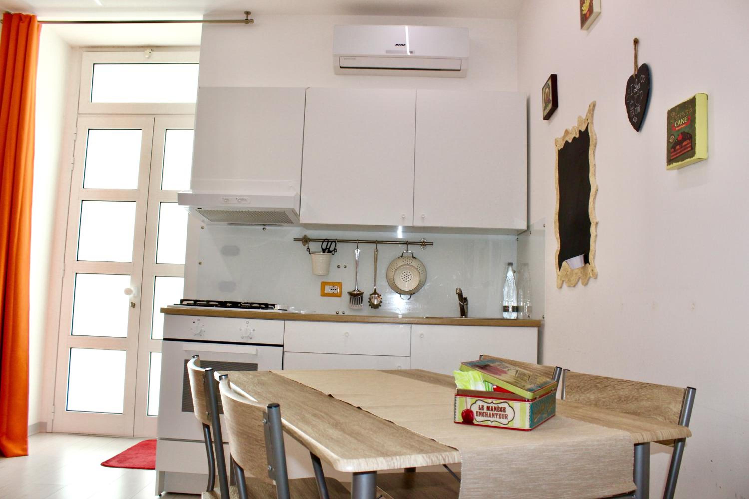 Studio Apartment - Photo 14