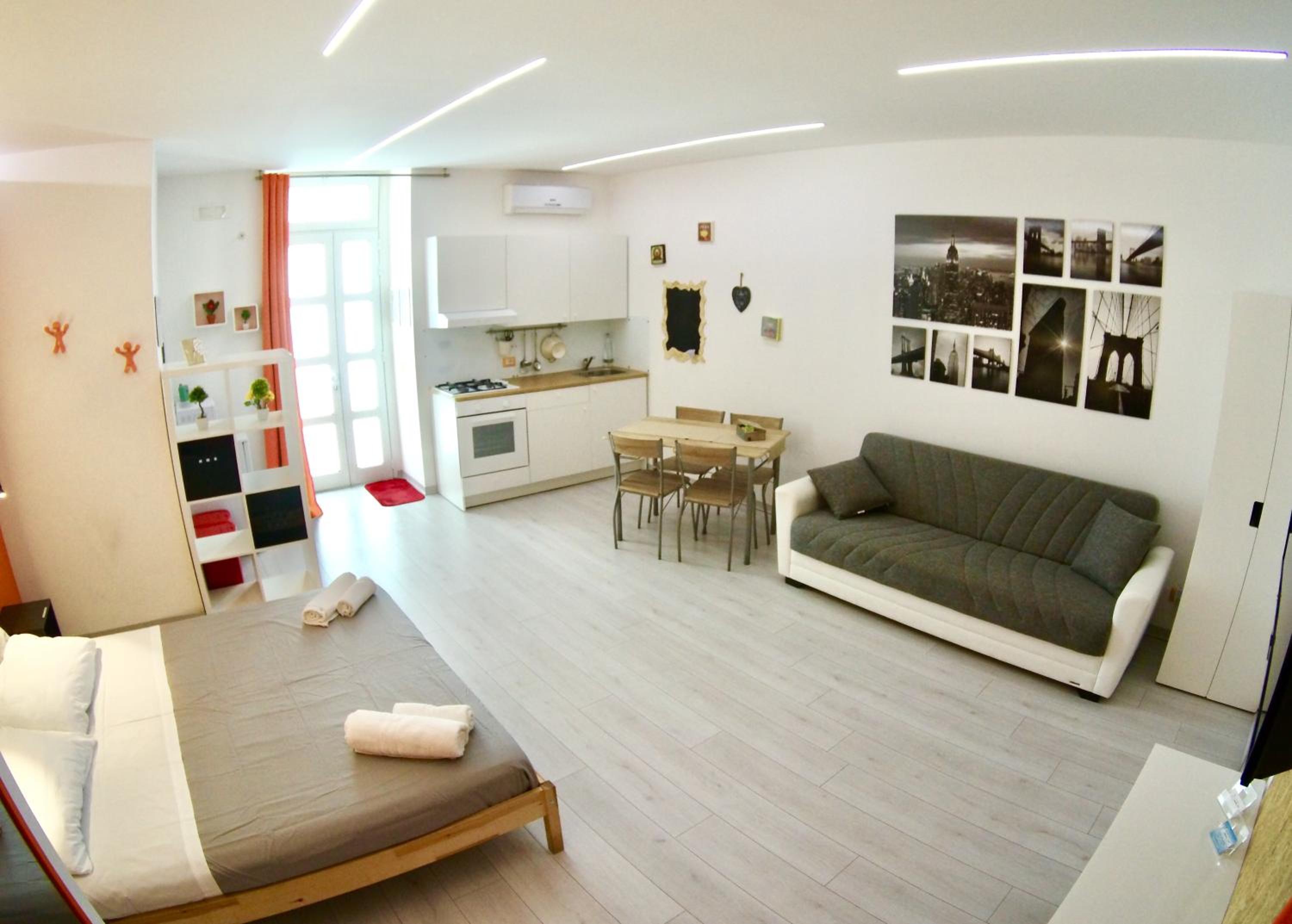 Studio Apartment - Photo 15