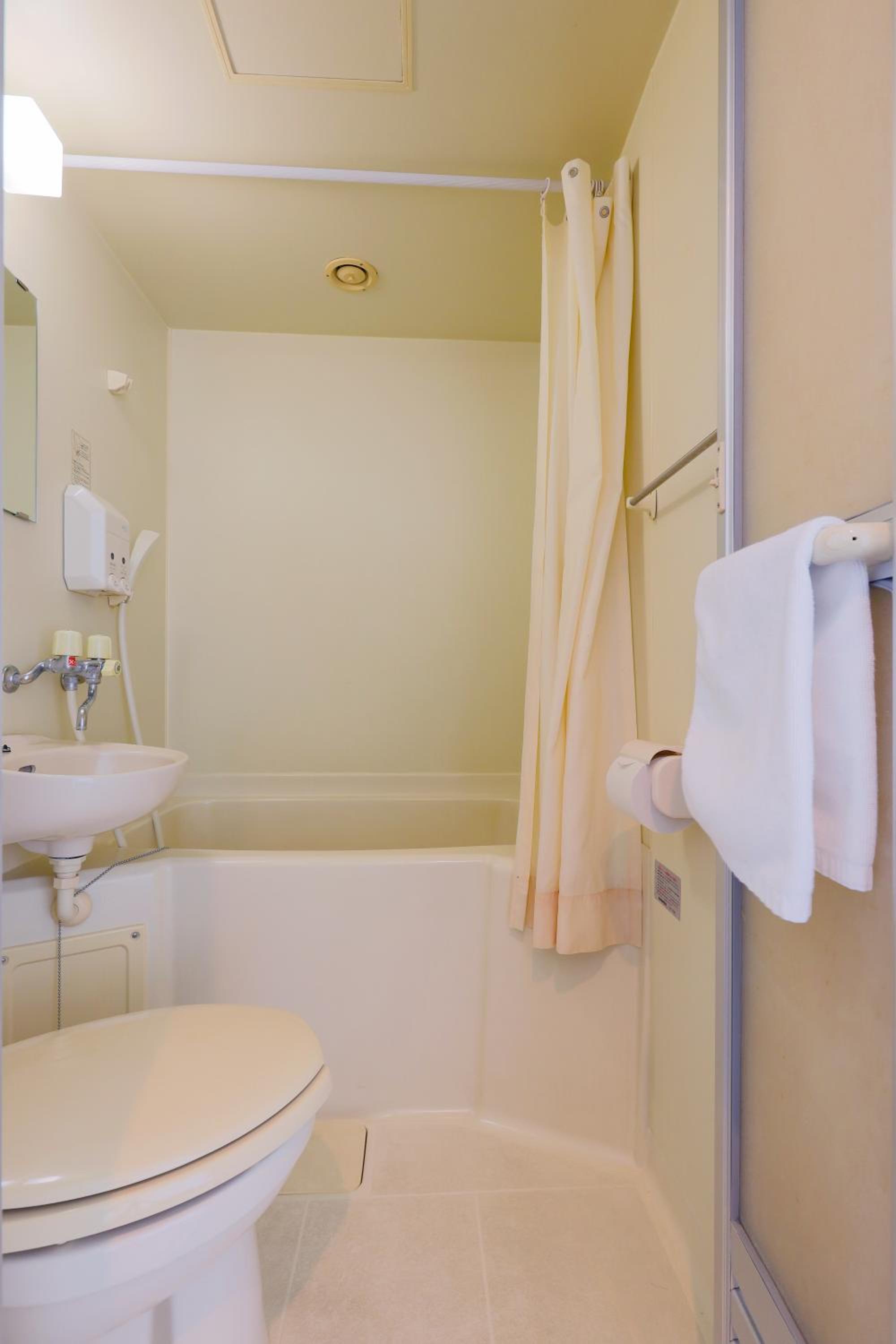Twin Room - Photo 2