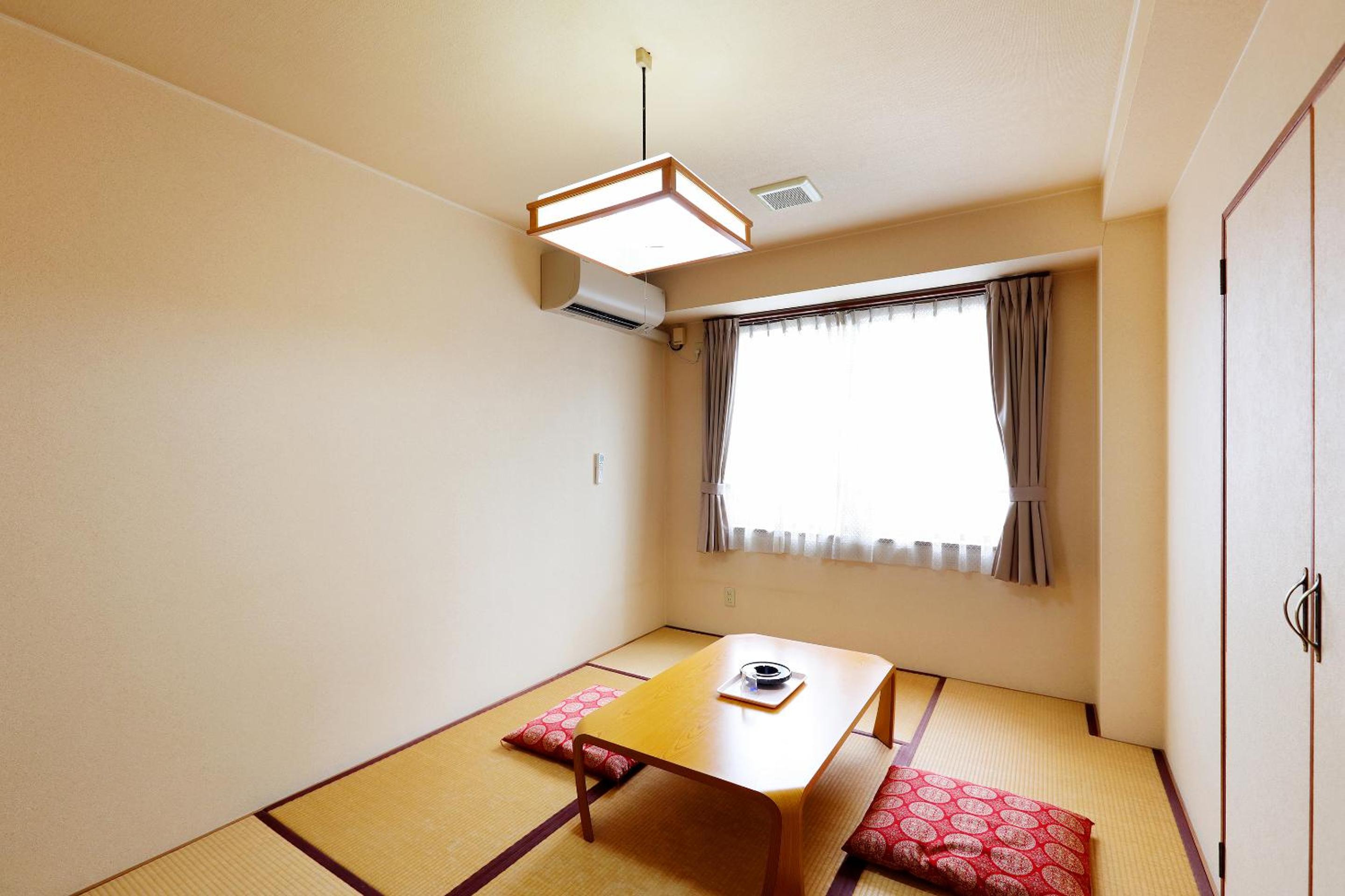 Japanese-Style Triple Room with Shared bathroom -Smoking photo 3