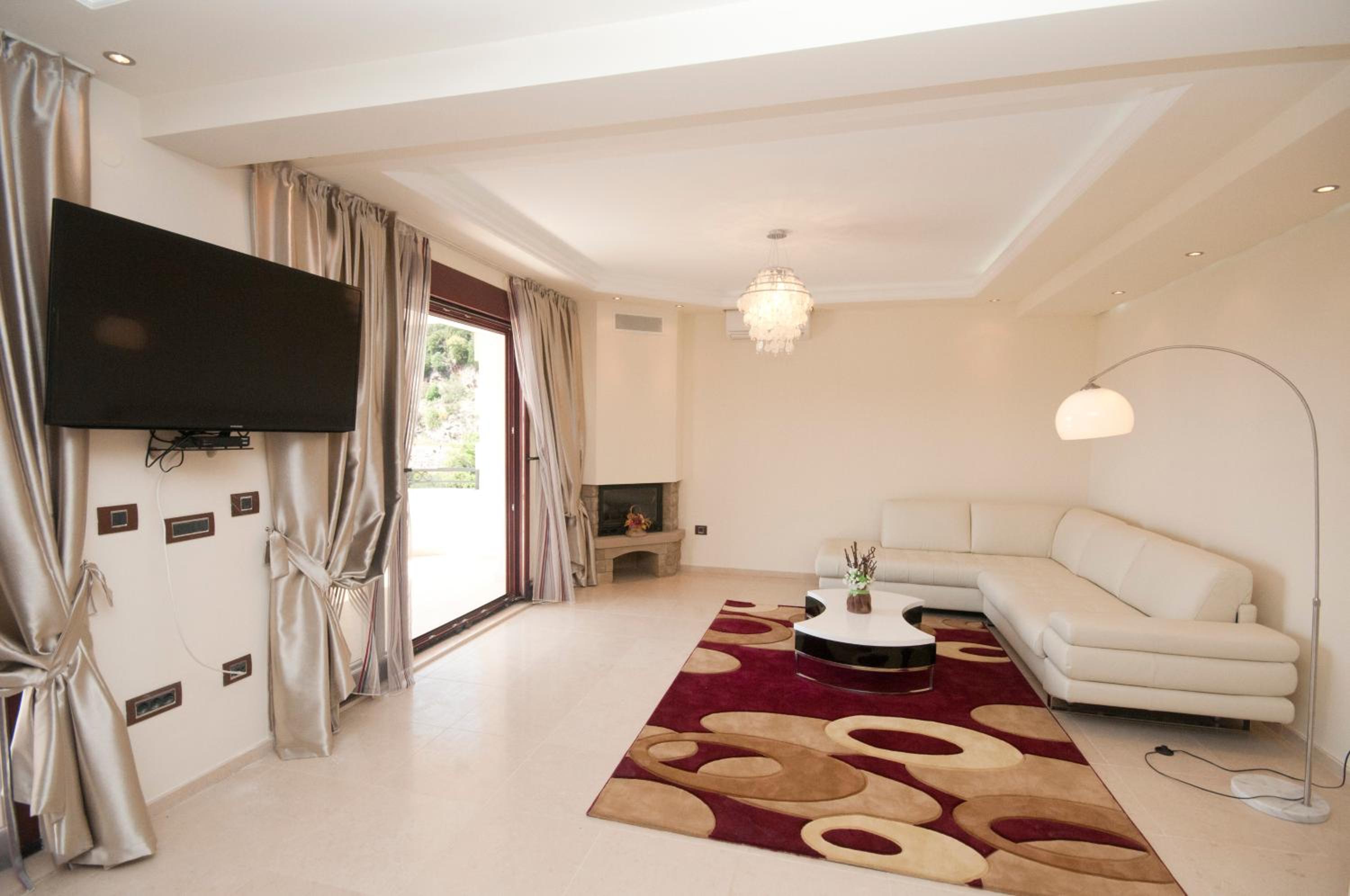 Two-Bedroom Apartment with Balcony and Sea View
