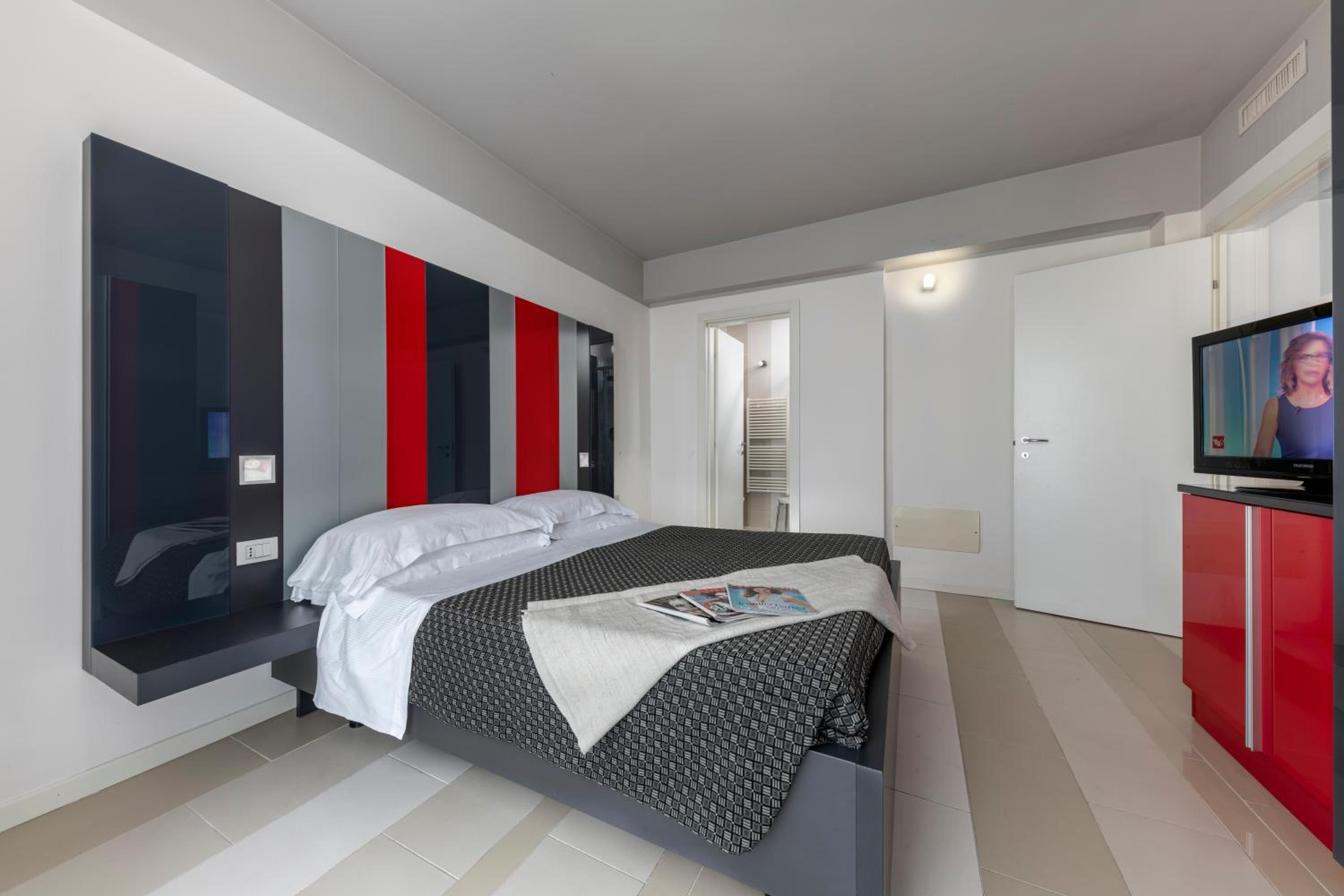 Two-Bedroom Suite (6 Adults)
