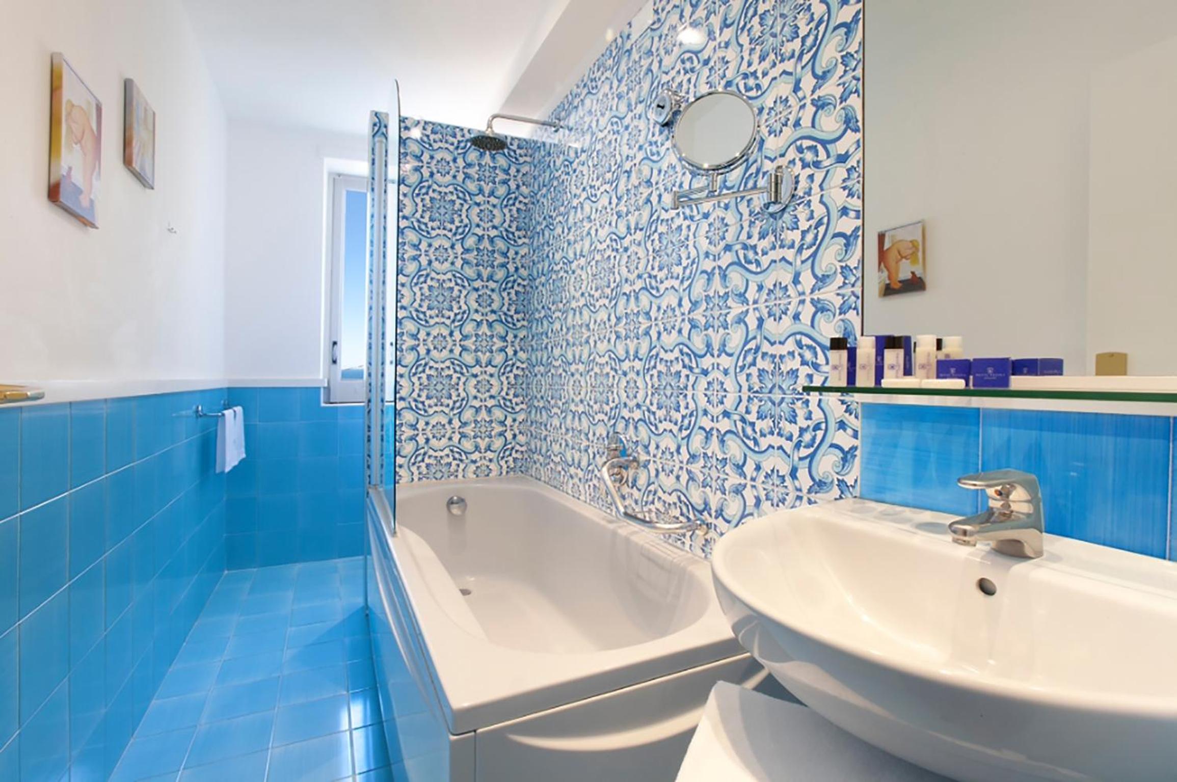 Double or Twin Room with Sea View photo 2