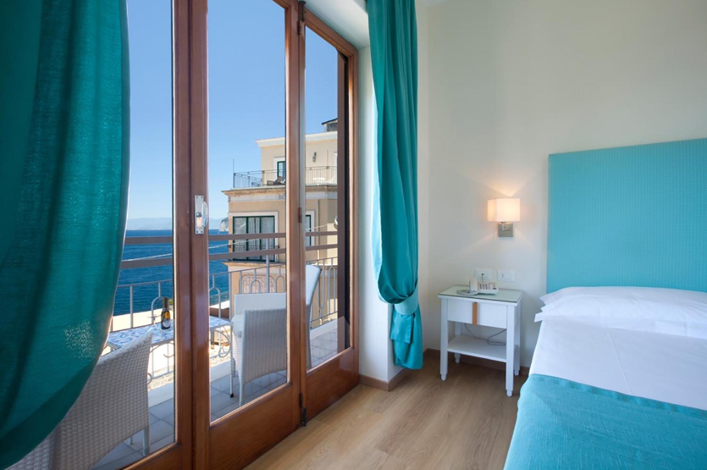 Double or Twin Room with Sea View photo 3