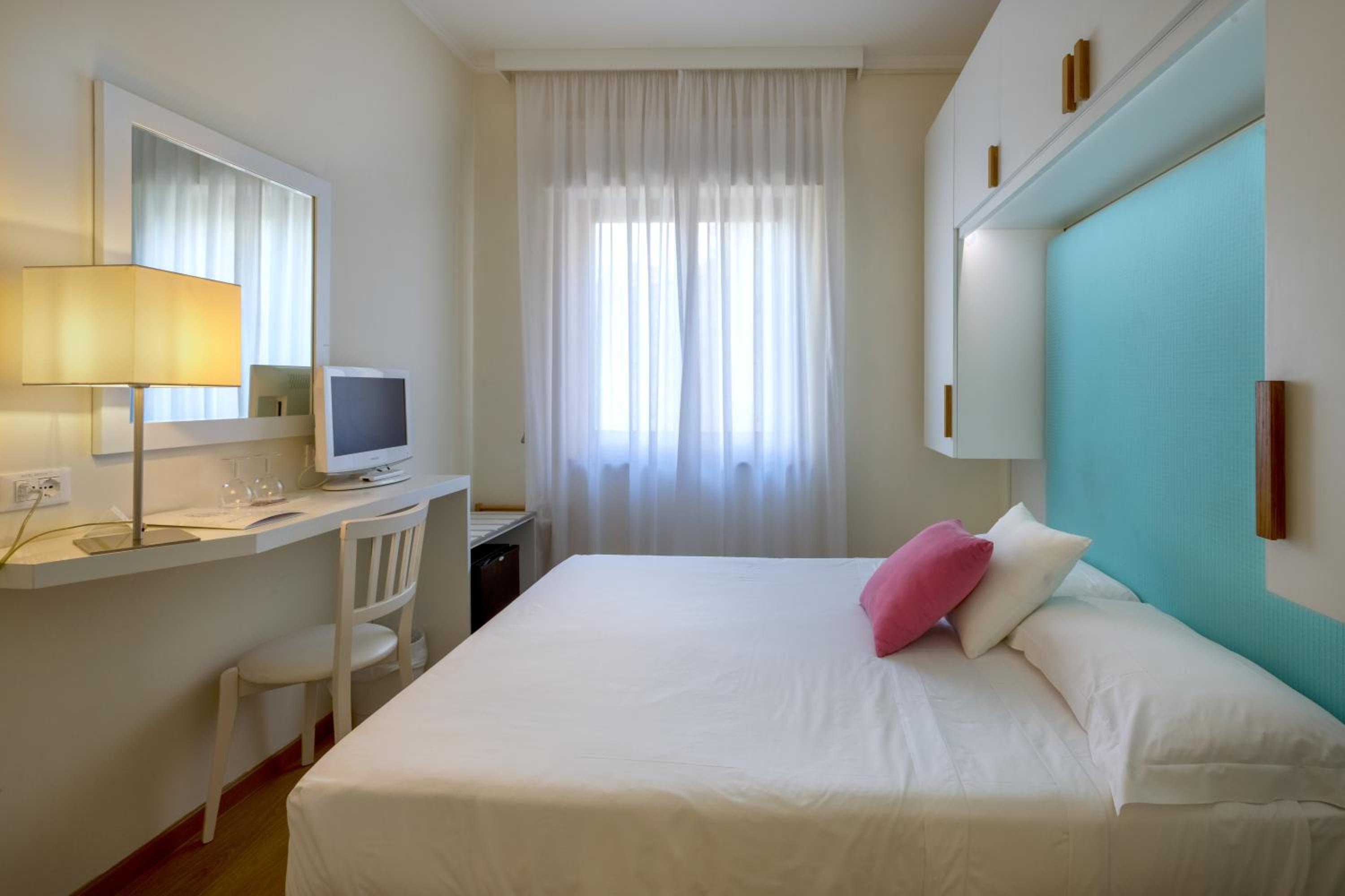 Economy Double Room photo 2