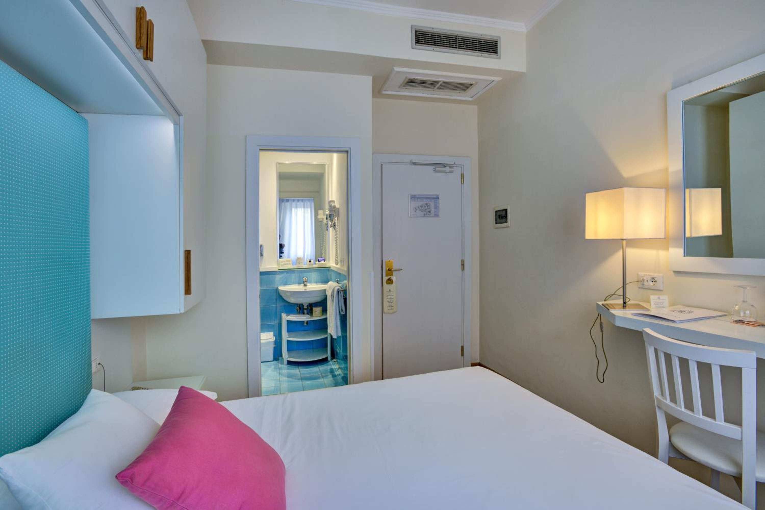 Economy Double Room photo 3