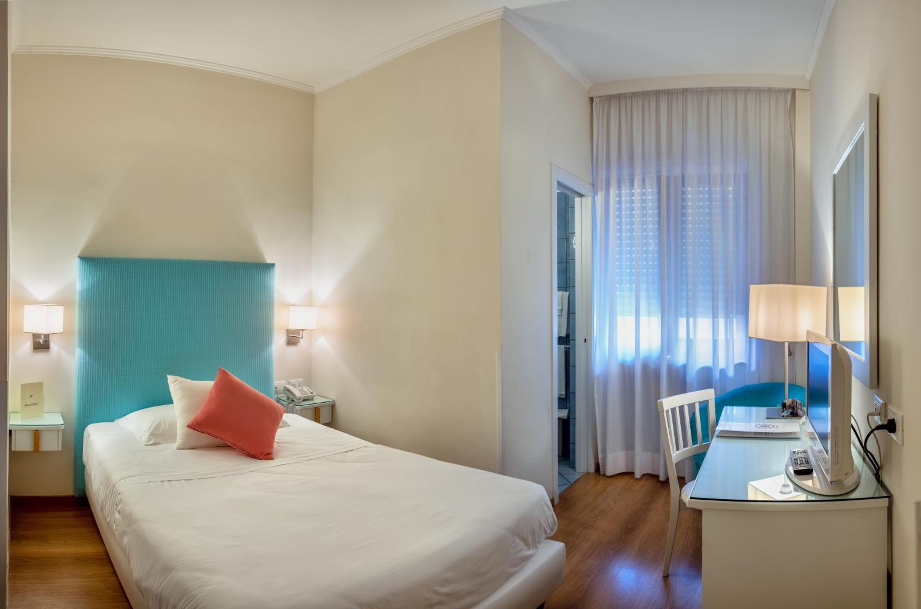 Single Room photo 3
