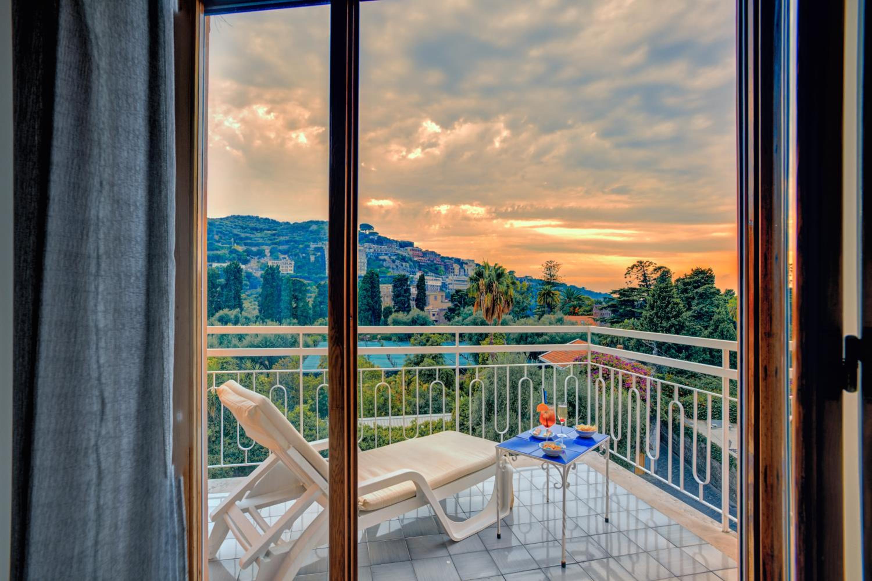 Deluxe Double Room with Two Balconies  photo 2