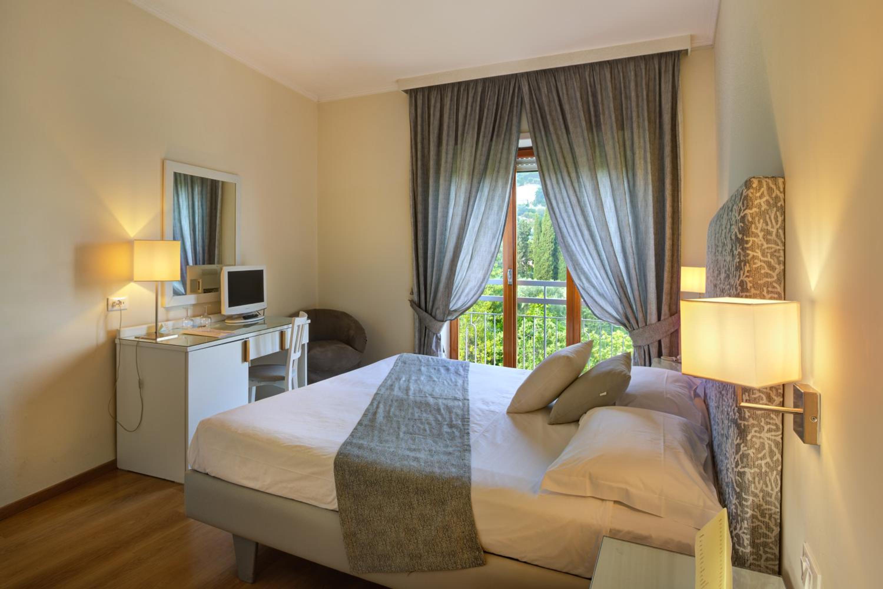 Double or Twin Room with Garden View photo 3
