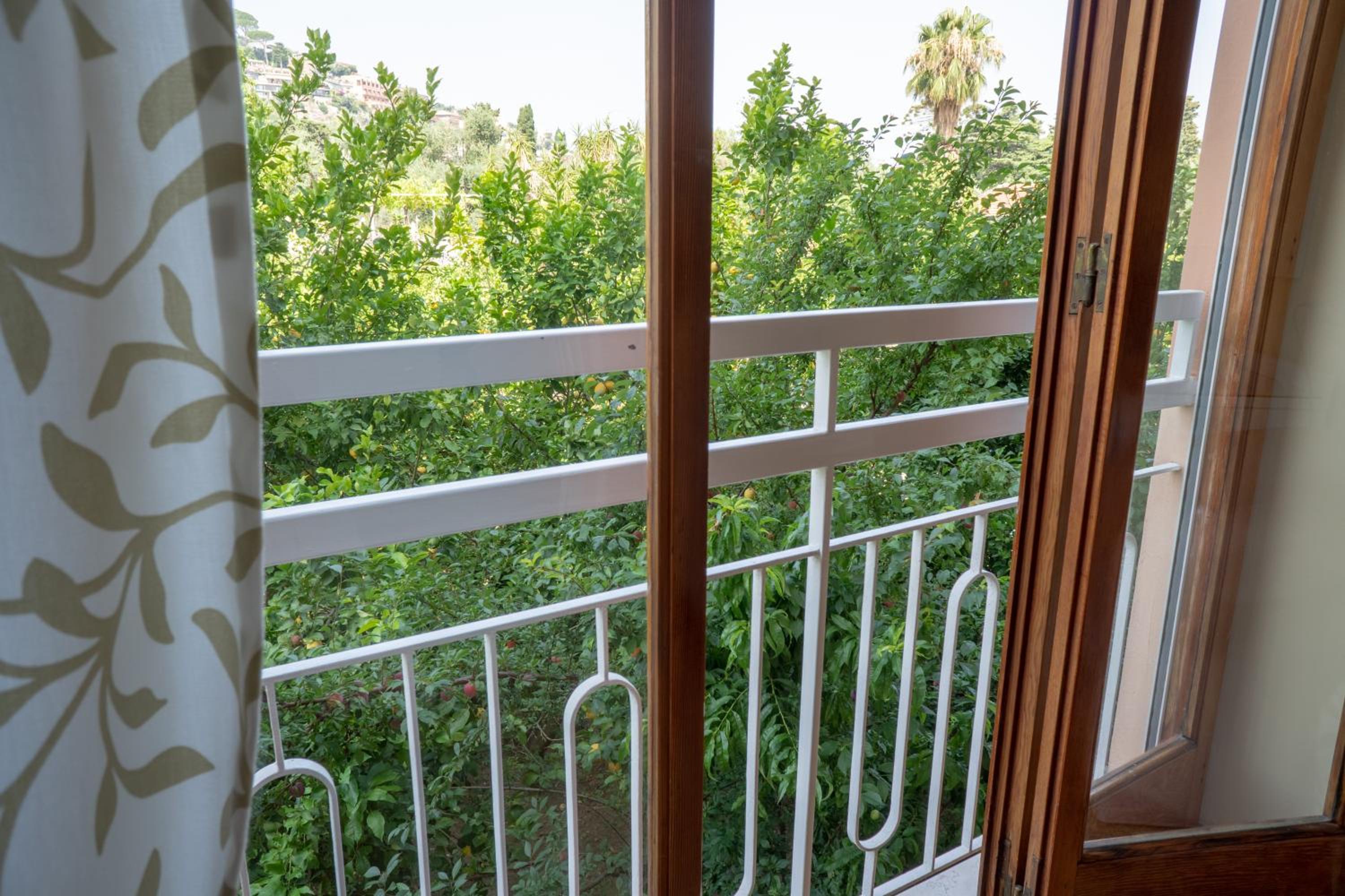 Double or Twin Room with Garden View photo 2