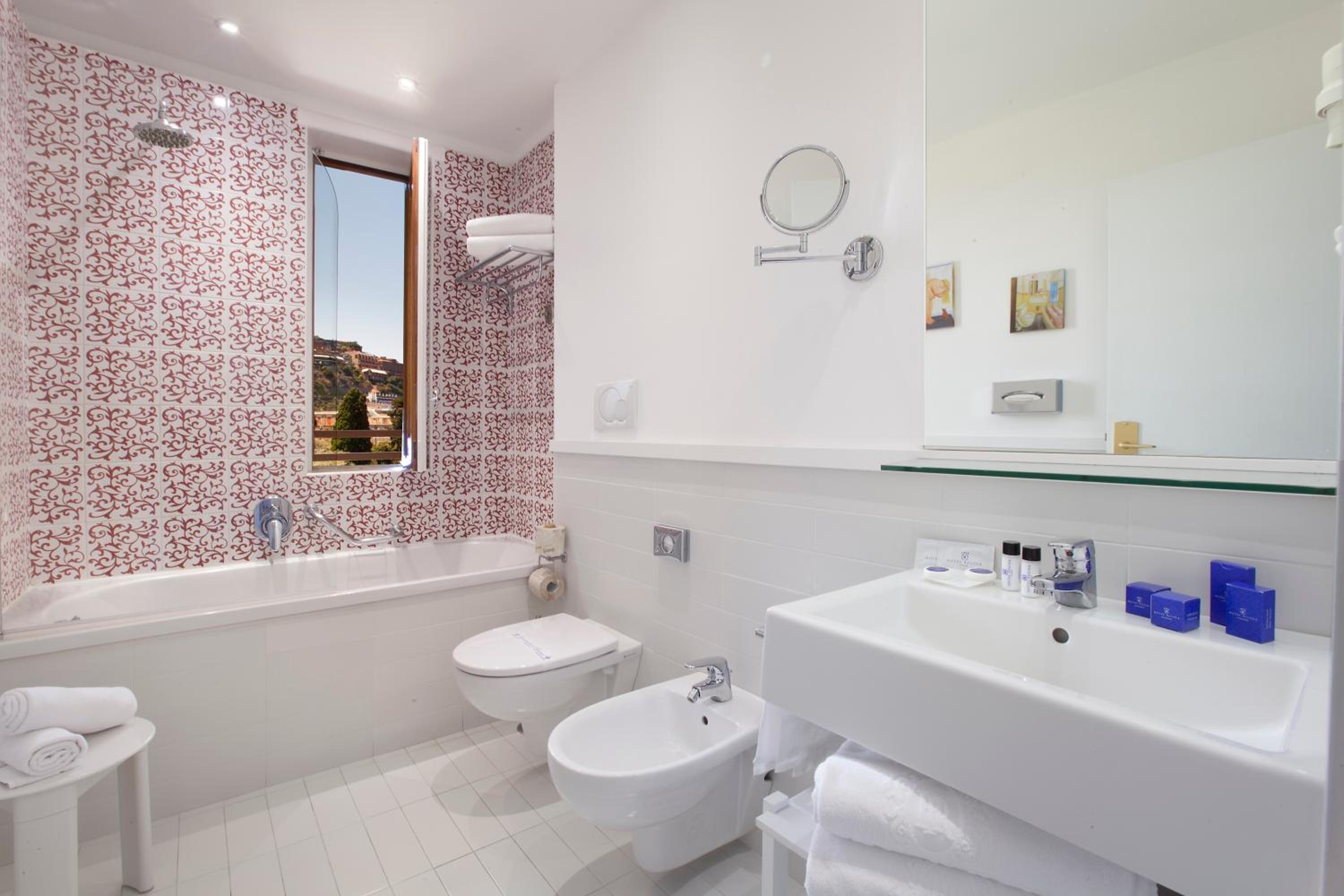 Double or Twin Room with Pool View - Photo 15