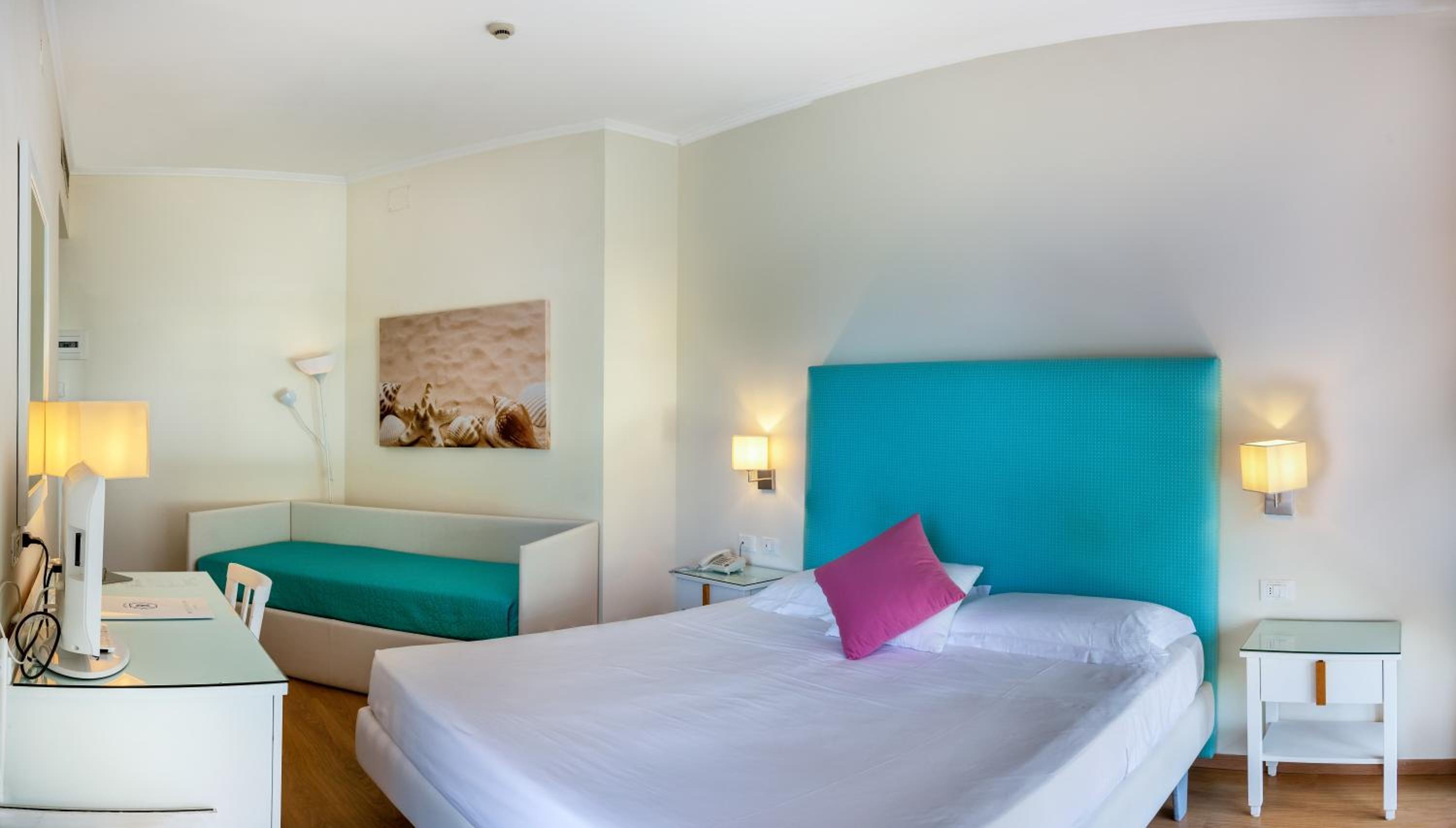 Double or Twin Room with Pool View - Photo 11