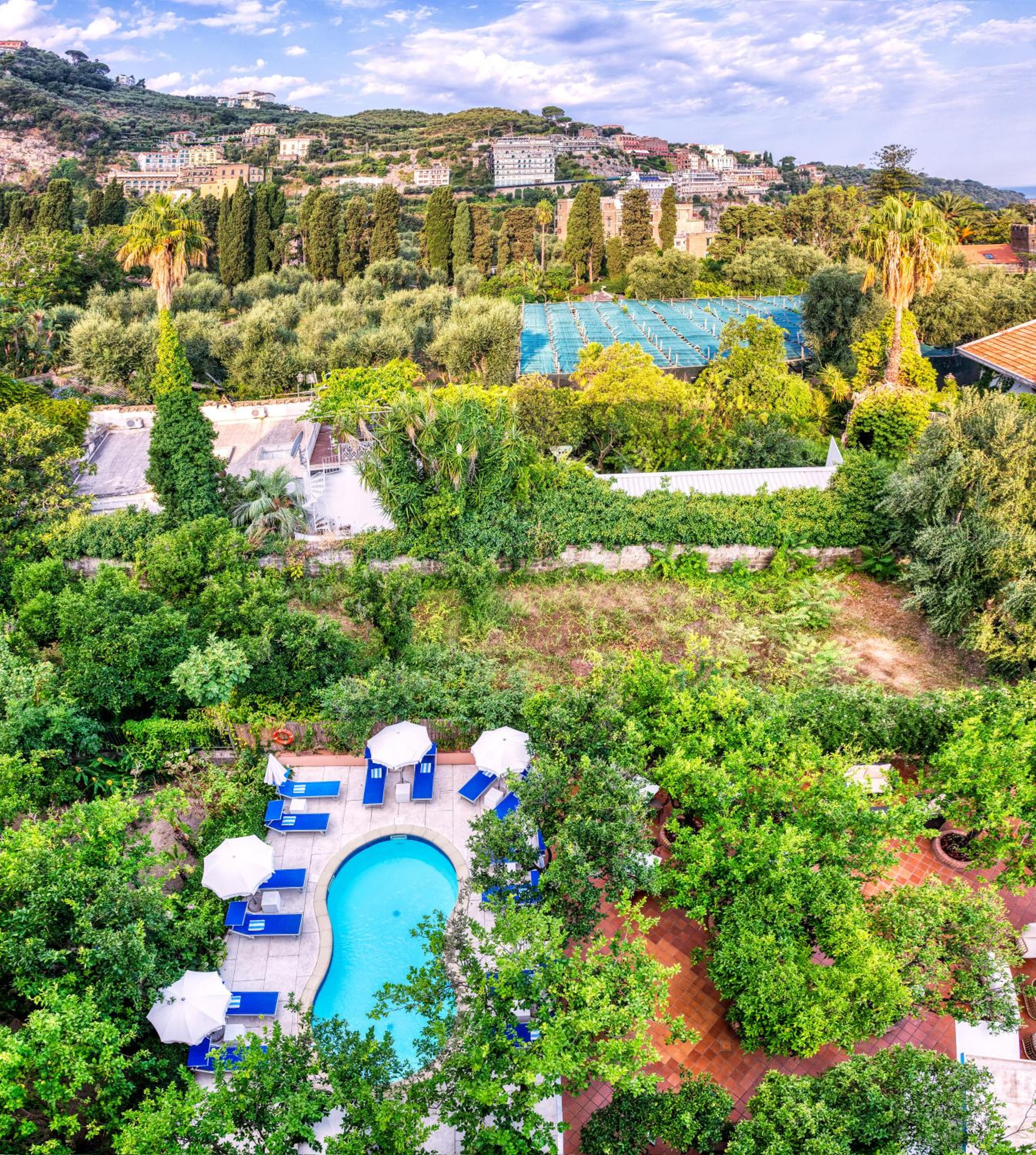 Double or Twin Room with Pool View - Photo 12