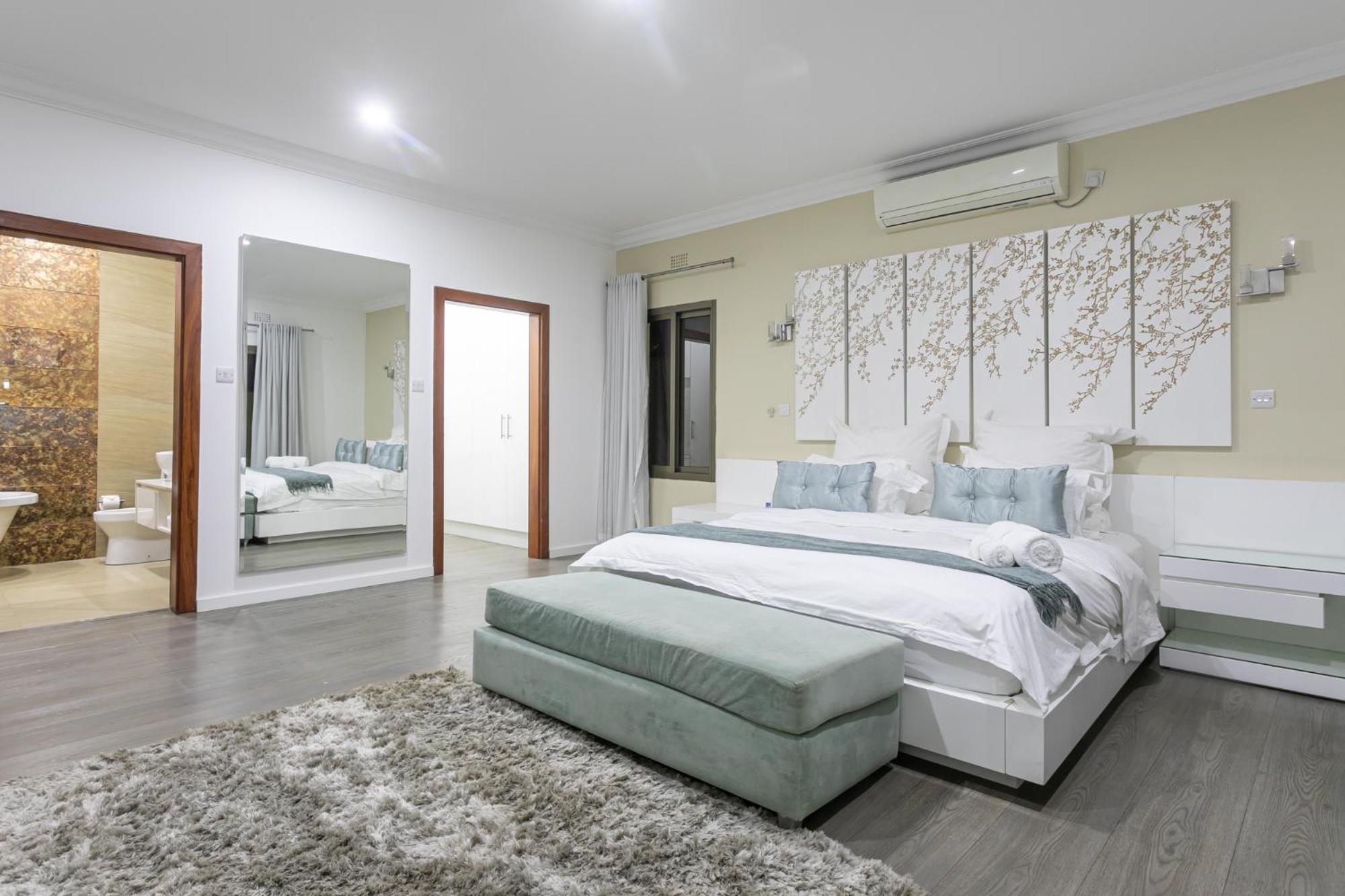 Three-Bedroom Villa photo 2