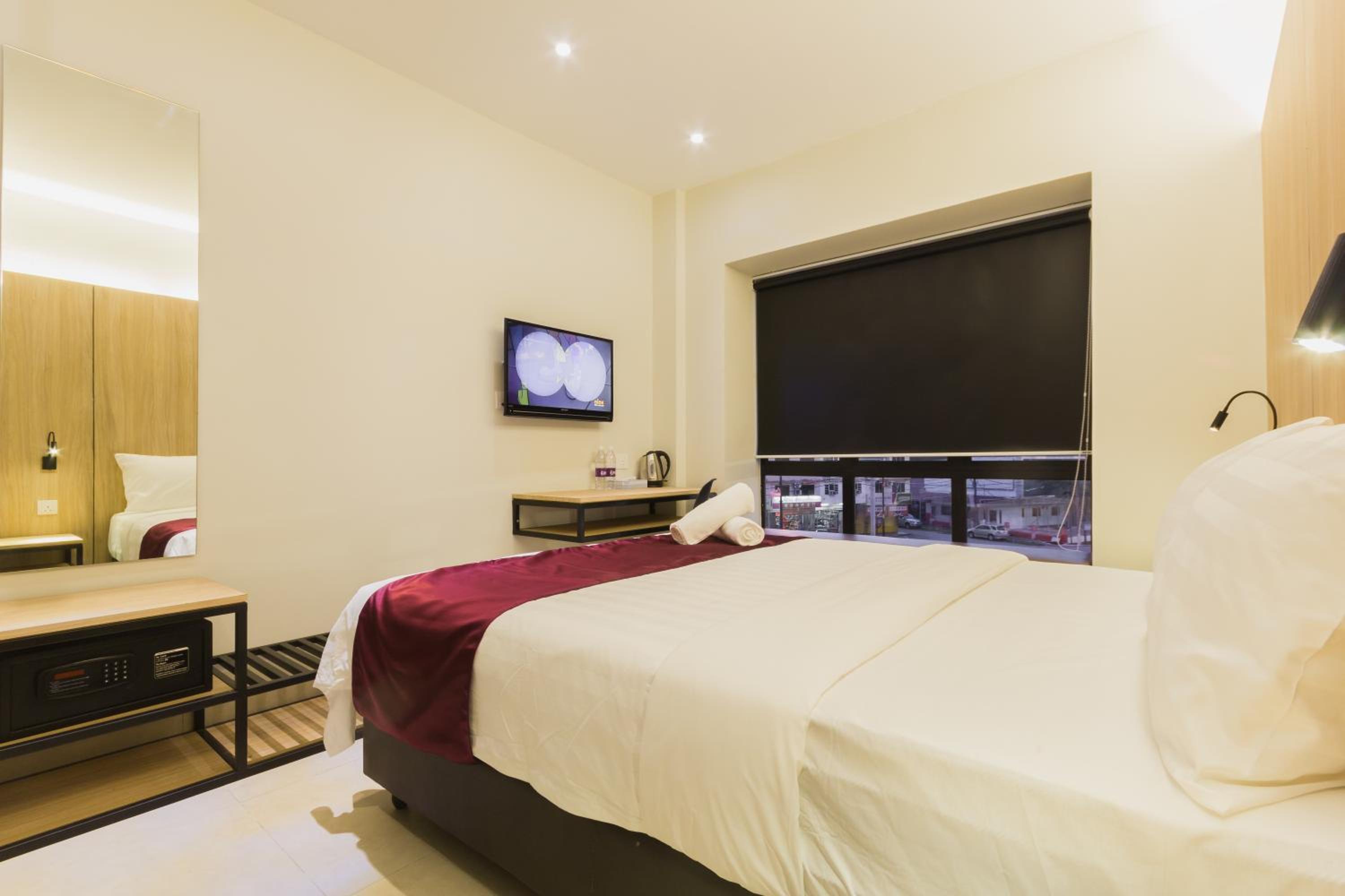 Deluxe Queen Room