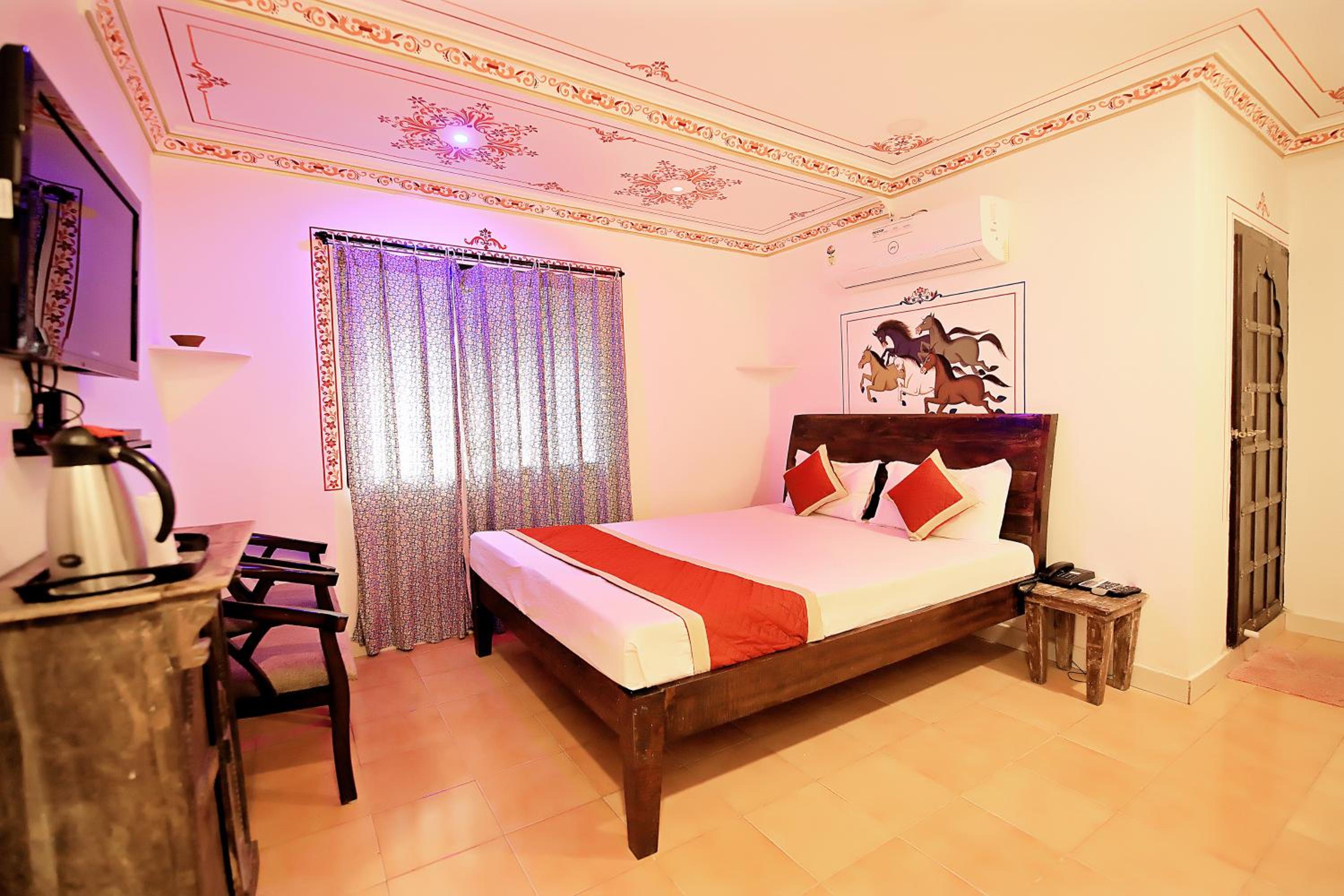 Deluxe Room with Lake View - Photo 1