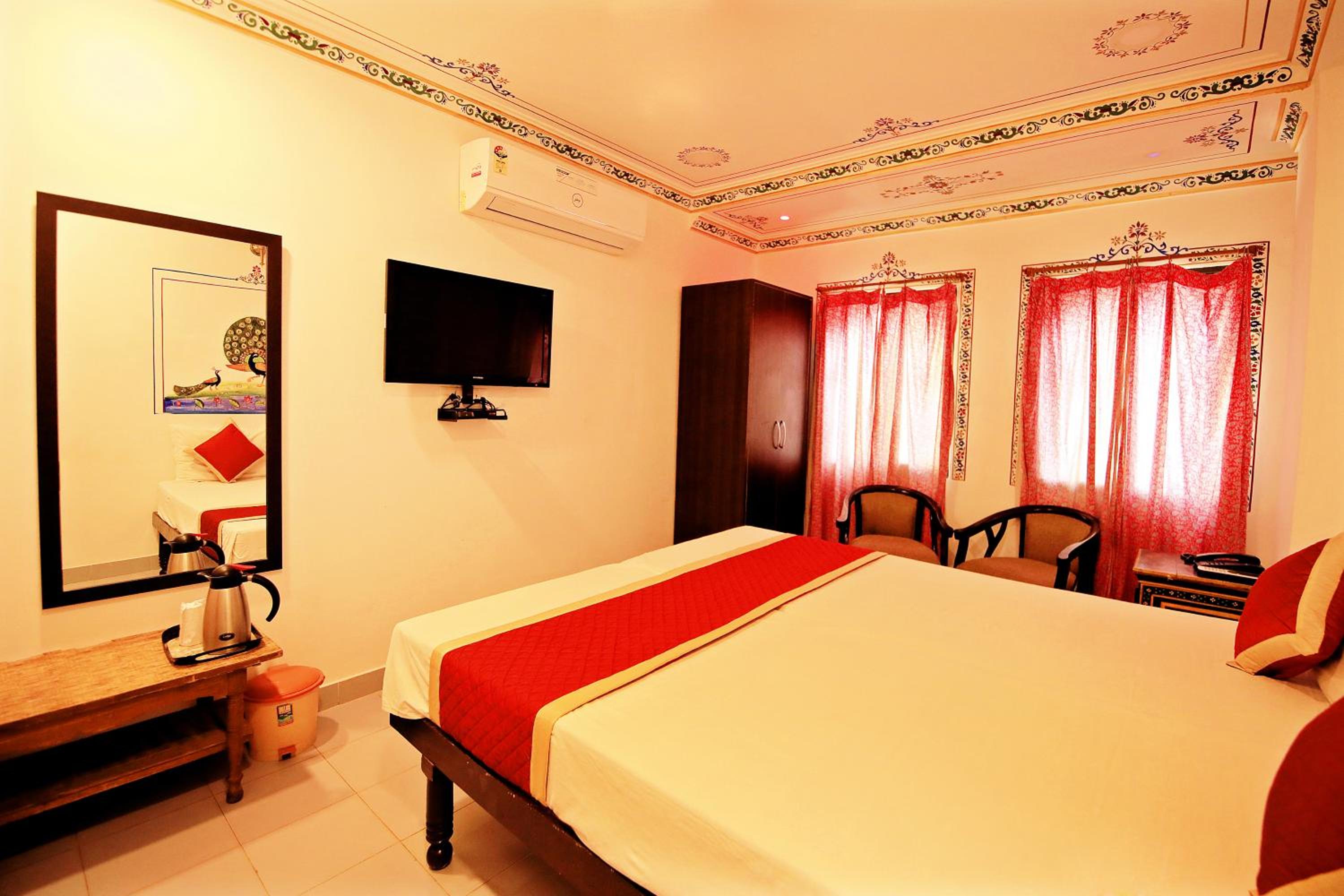 Deluxe Room with Lake View - Photo 2